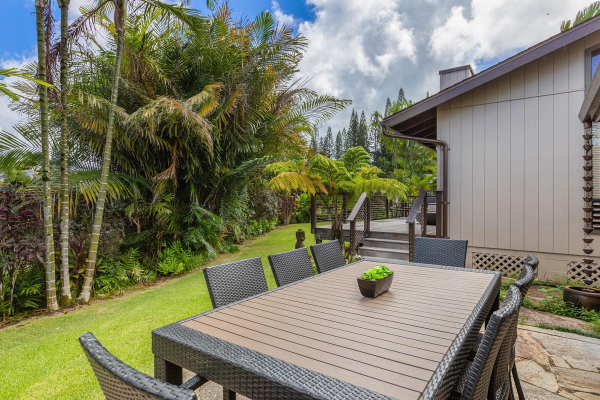 Princeville Vacation Rentals, Luana Hale - Enjoy dinner outside!