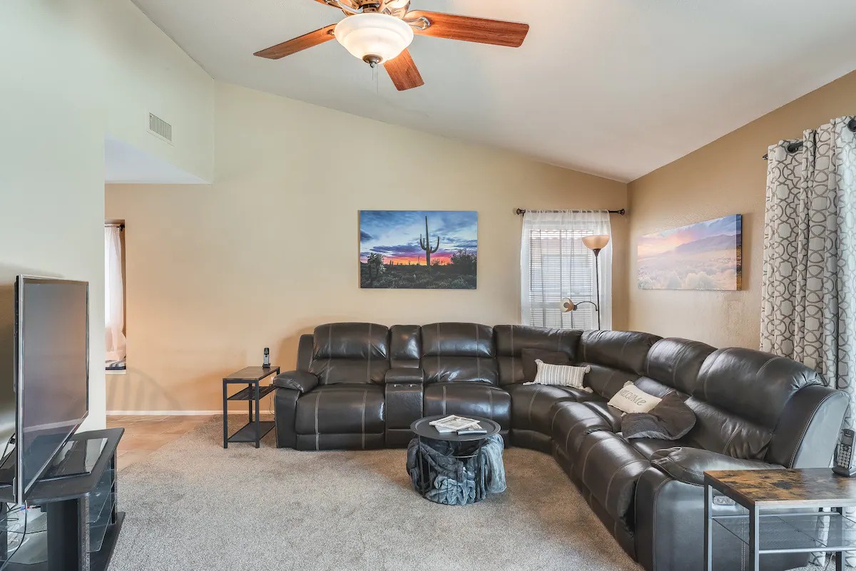 Glendale Vacation Rentals, Cahill Casa - Living room with lots of couch room