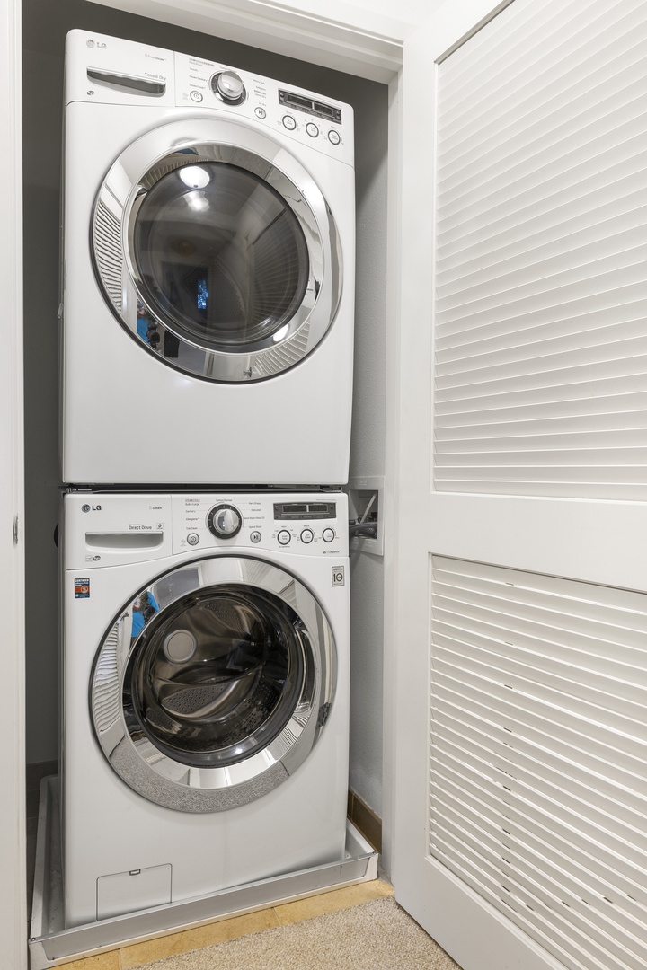 A stacked washer and dryer make it easy to refresh beachwear, towels, and travel essentials during extended stays.
