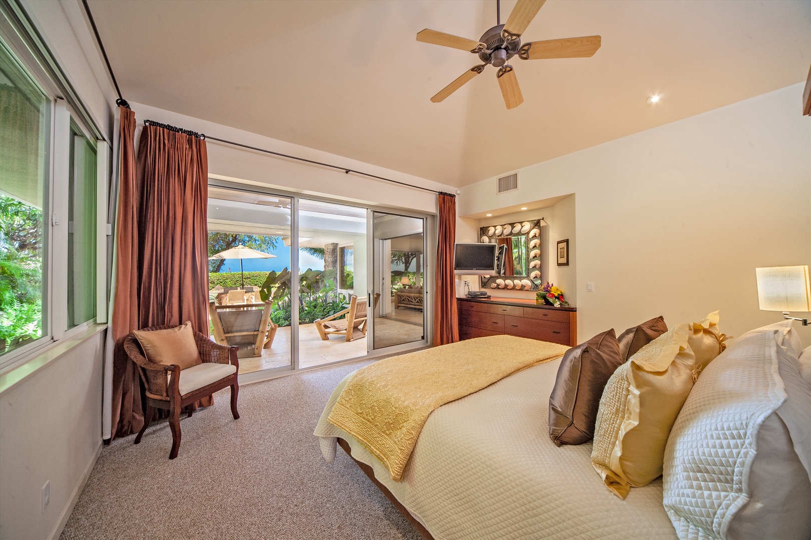 Kaanapali Vacation Rentals, Sea Shells Beach House on Ka`anapali Beach* - Poolside Master Bedroom