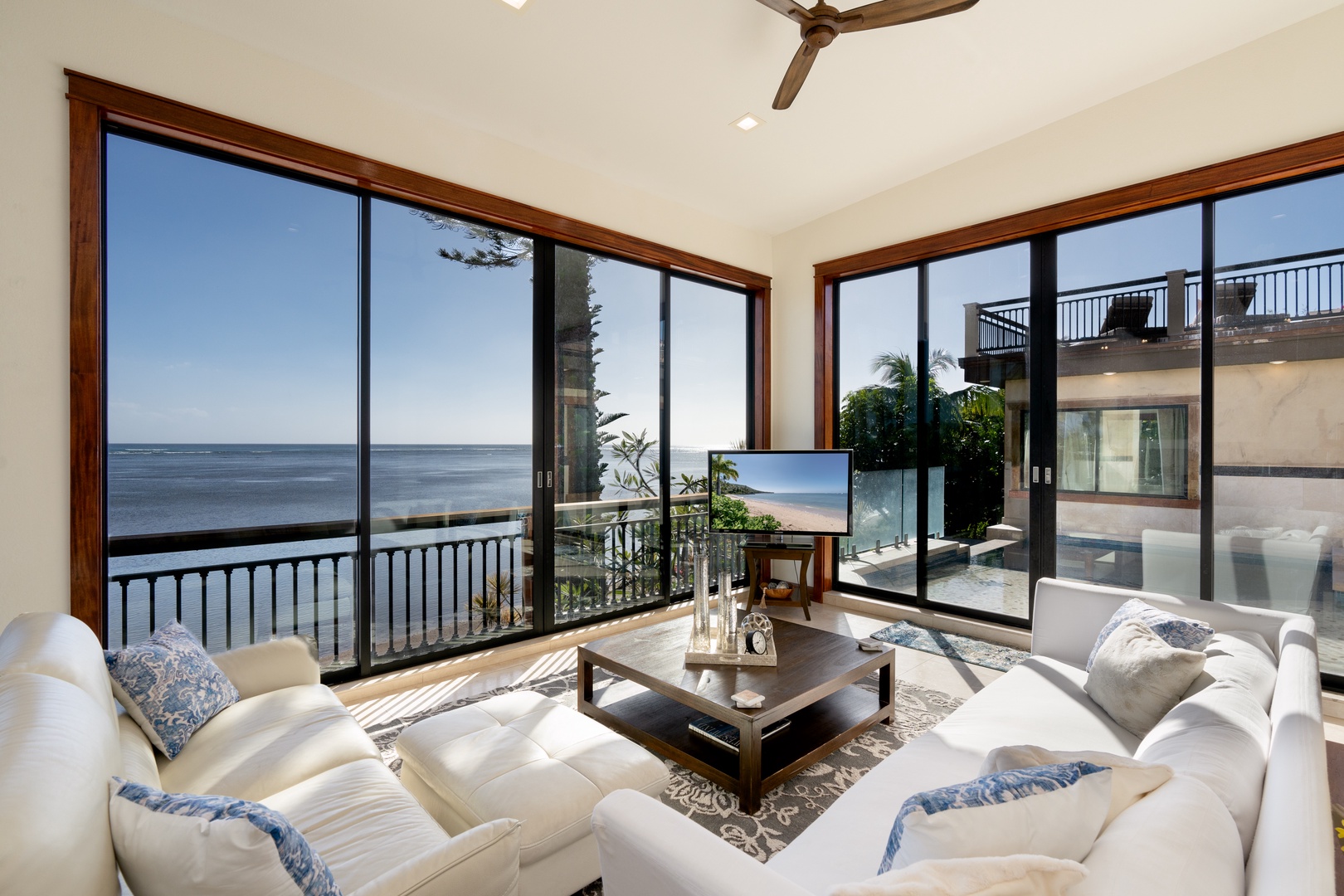 Honolulu Vacation Rentals, Wailupe Seaside - Comfortable seating with a view for relaxing with friends and family.