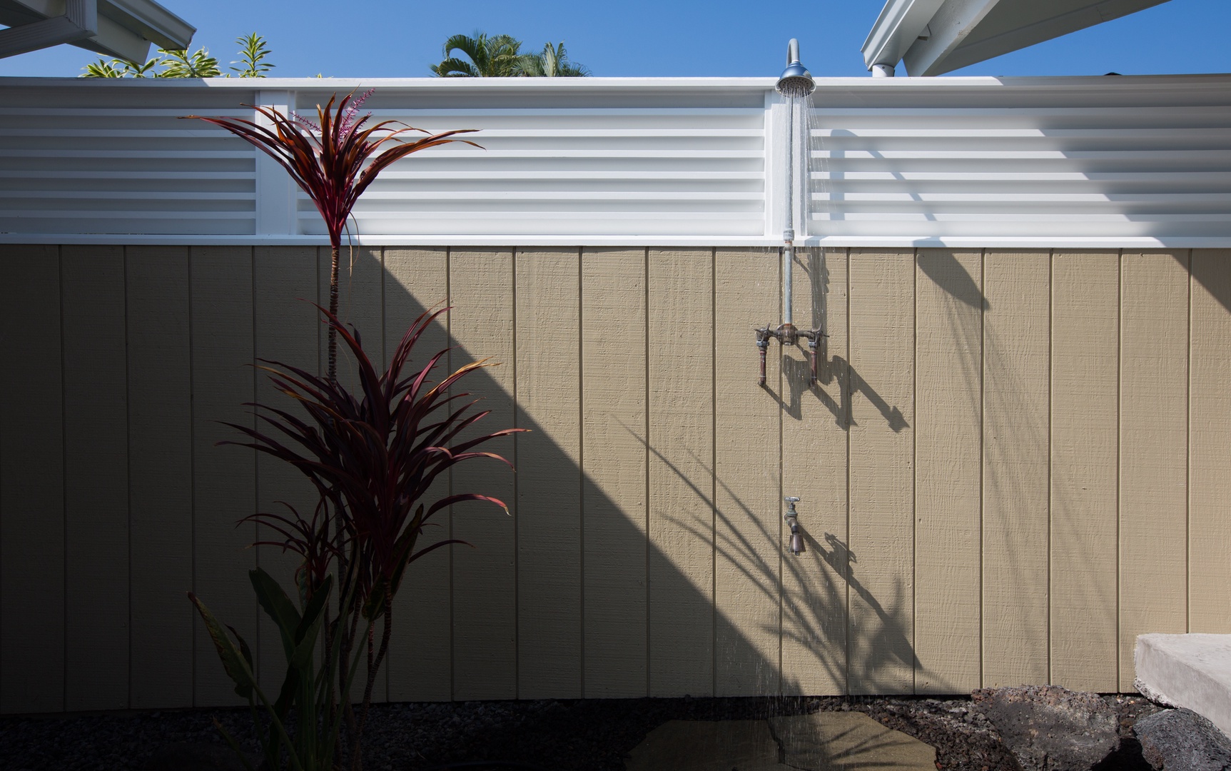 Kailua Kona Vacation Rentals, He'eia Bay Beach Bungalow (Big Island) - Rinse off in the refreshing open-air shower!