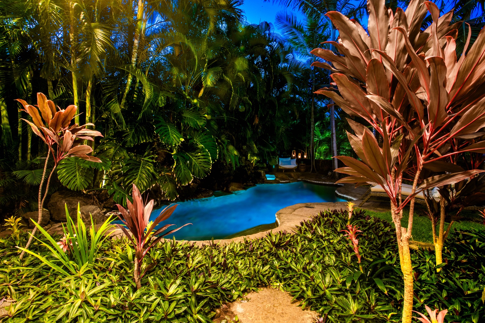 Honolulu Vacation Rentals, Pili Pono - Lush garden surrounds this serene backyard spa retreat.