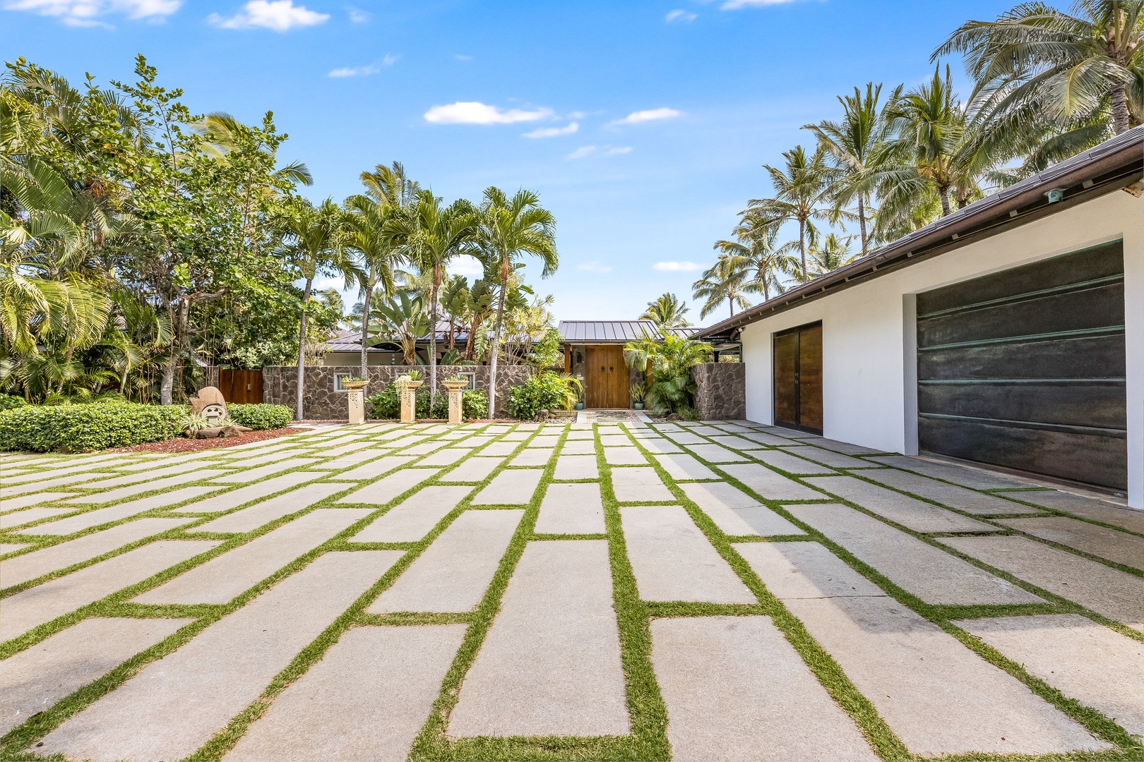 Kailua Vacation Rentals, Castle Point Estate - Grand motor court and double-gated entry ensure ultimate privacy and security.