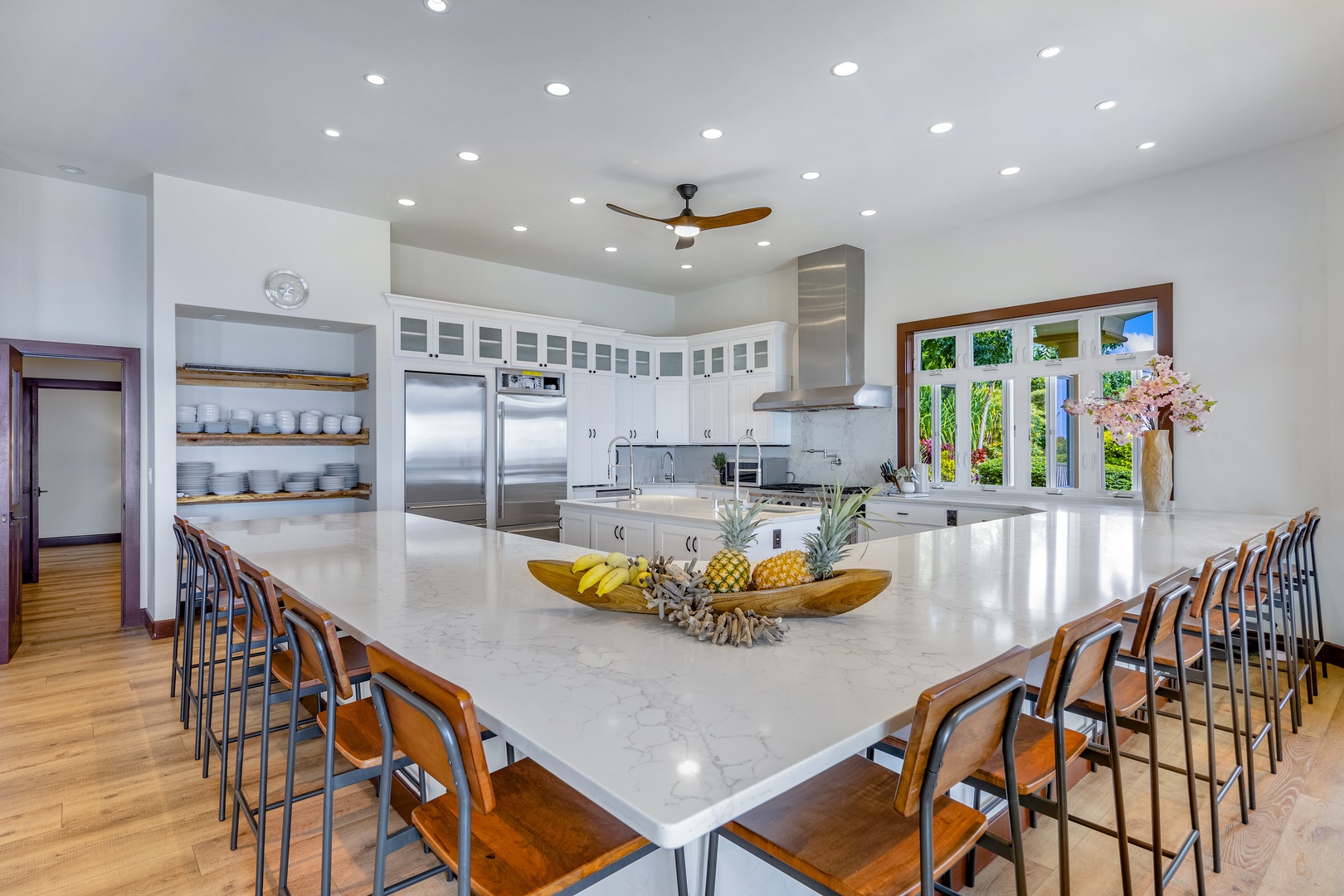 Kailua Kona Vacation Rentals, Kailua Kona Estate** - With enough seats for everyone, you can easily socialize while preparing a meal.