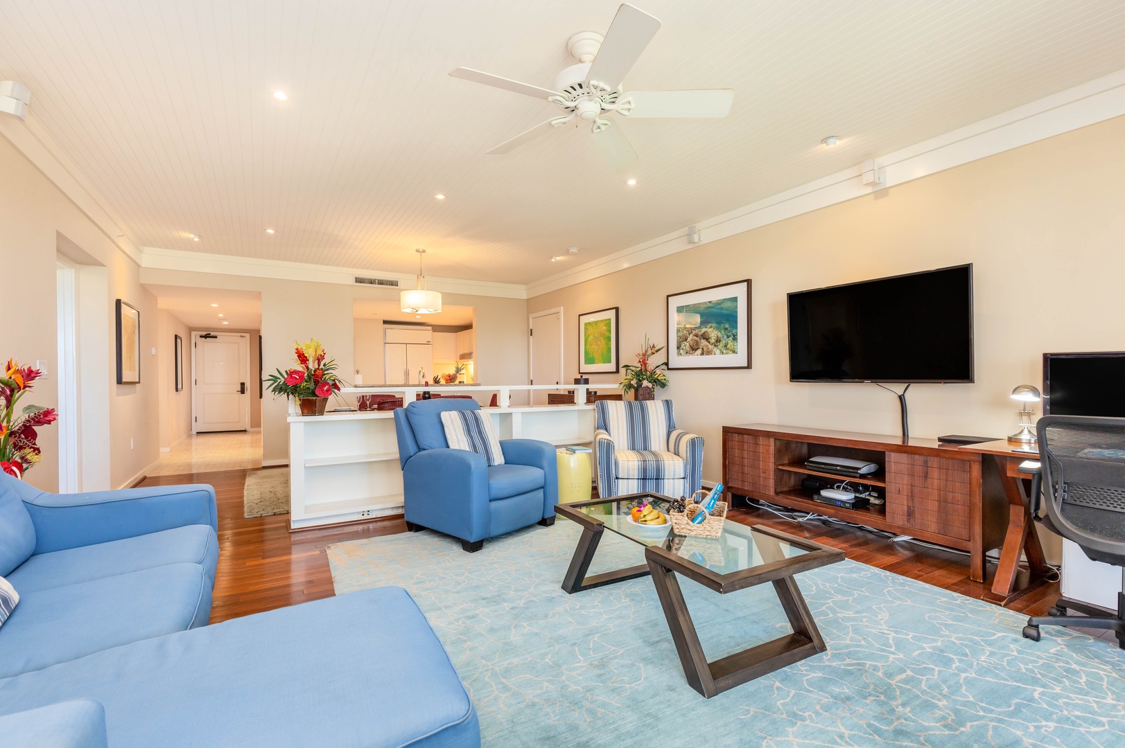 Kahuku Vacation Rentals, Turtle Bay Villas 206 - Bright living room