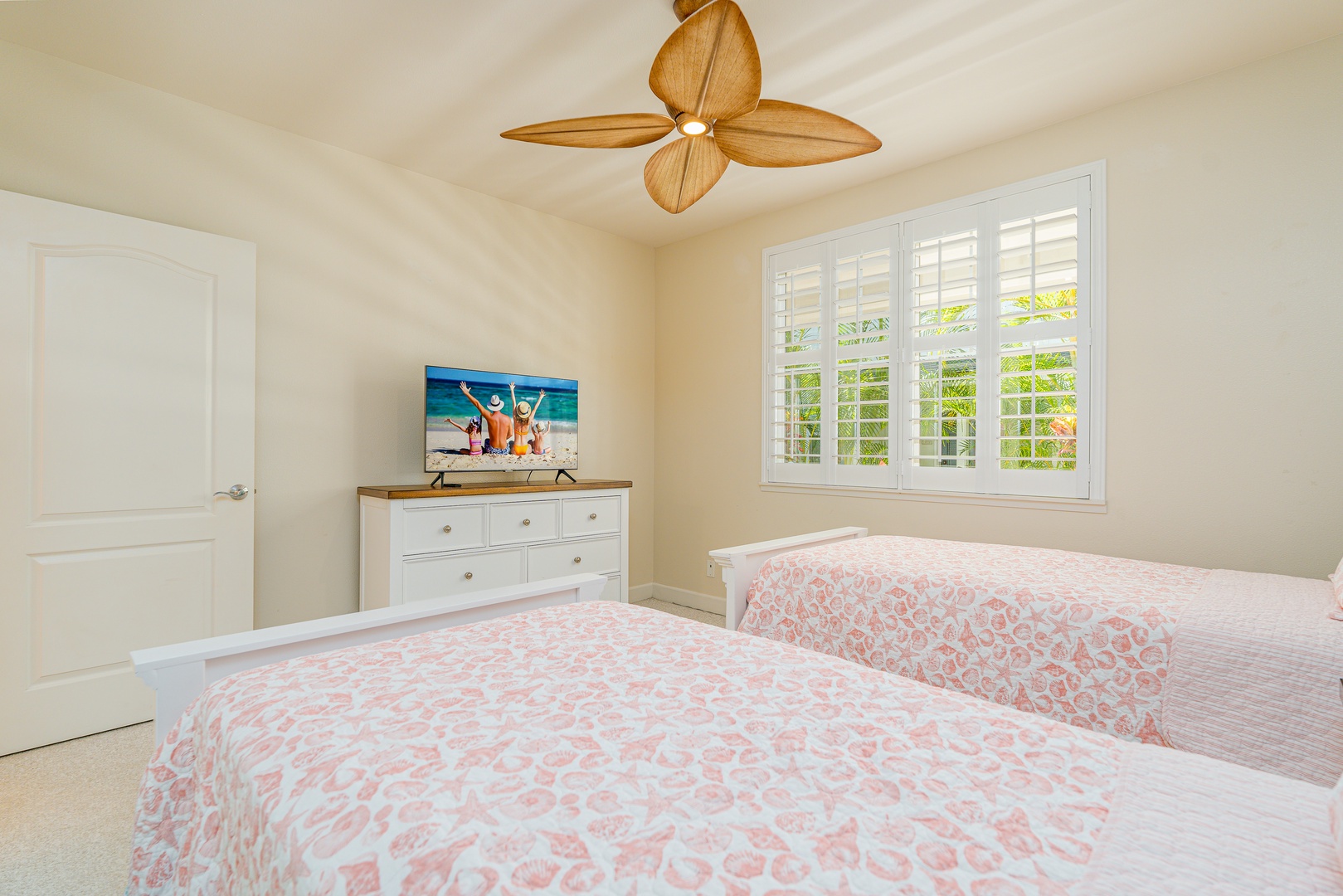 Kapolei Vacation Rentals, Ko Olina Kai 1105F - Comes with a flat screen TV, this is a nice place for the little ones.