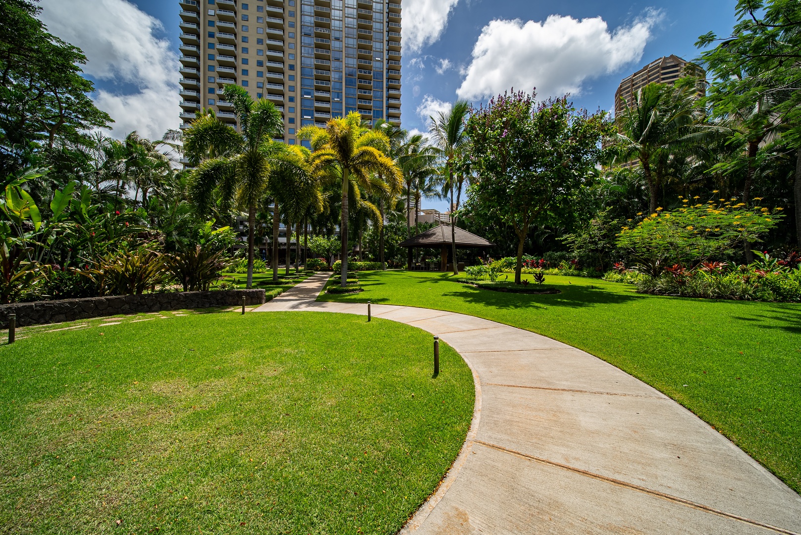 Honolulu Vacation Rentals, Watermark Waikiki Unit 901 - The lush green surrounding is a plus for a relaxing stay.