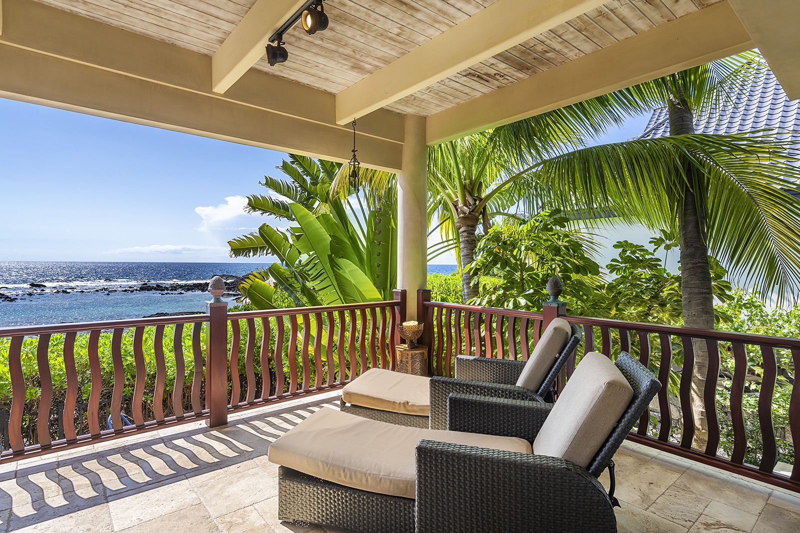 Kailua Kona Vacation Rentals, Mermaid Cove - Lounge as your troubles melt away!