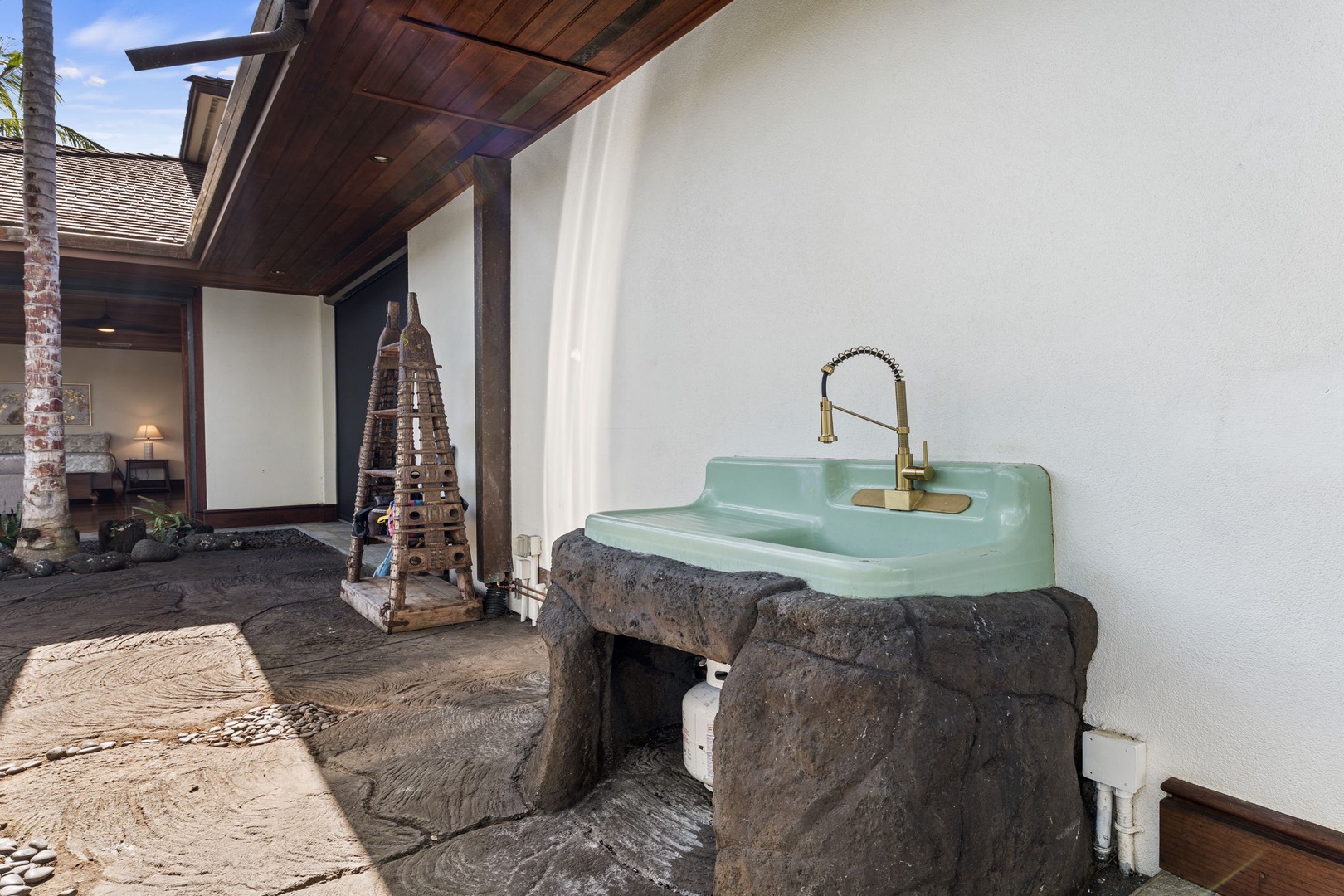 Kailua-Kona Vacation Rentals, Hahalua Bay Villa - What's on the menu! Fresh fish prep station!