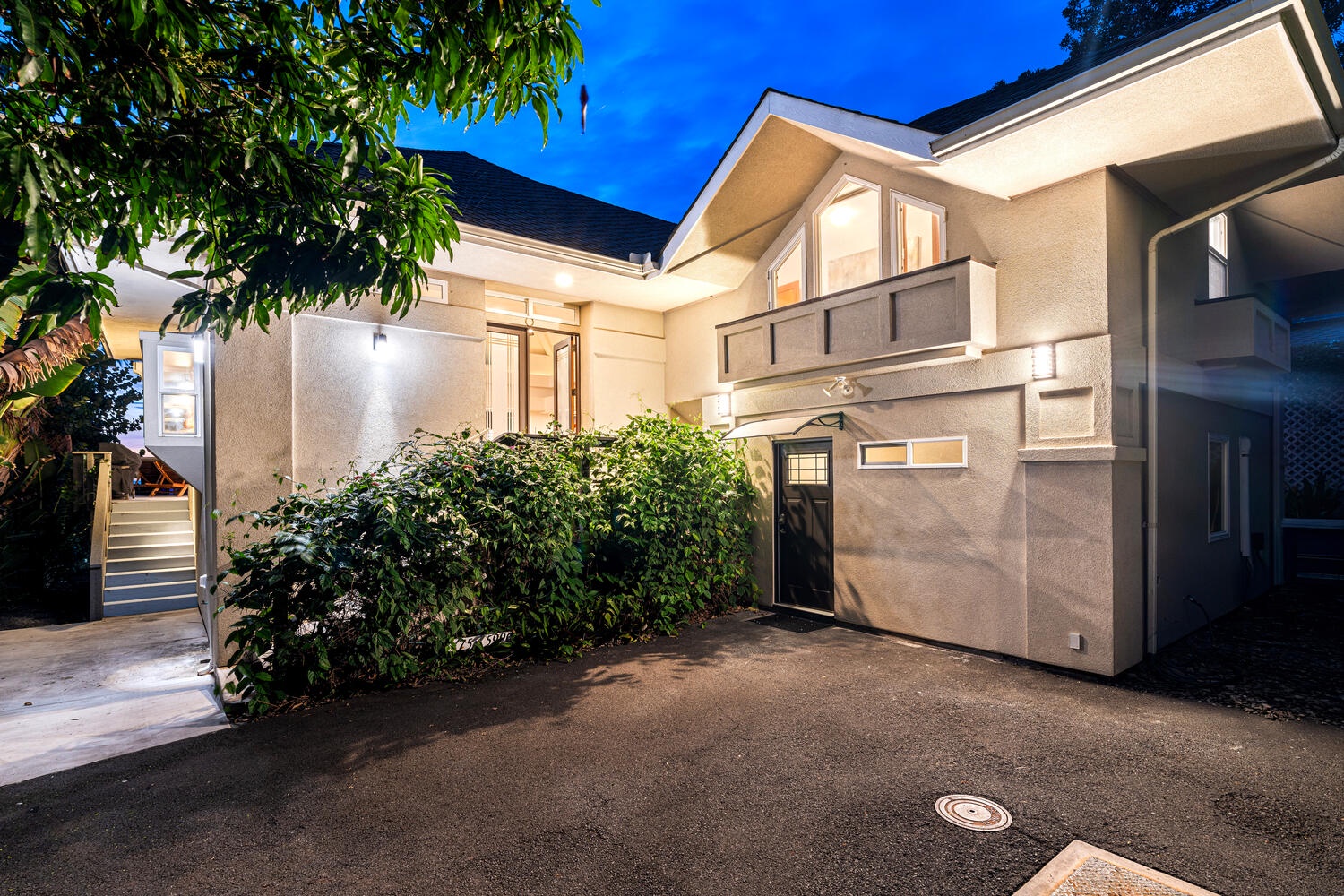 Kailua-Kona Vacation Rentals, Hale Kope Kai - Secure garage parking and private entryway for peace of mind and easy arrival.