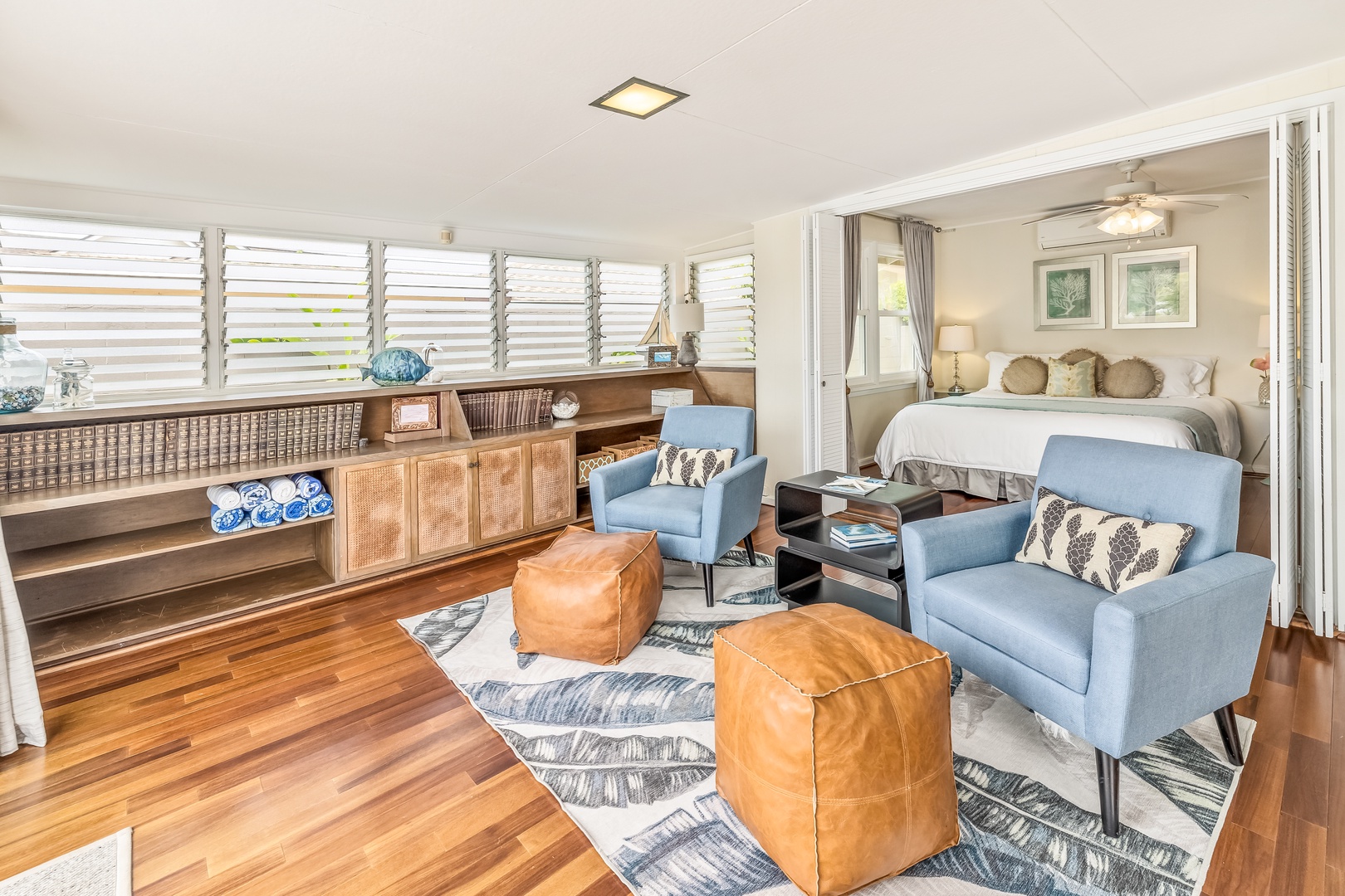 Honolulu Vacation Rentals, Kahala Cottage - Sitting room off of the primary bedroom.