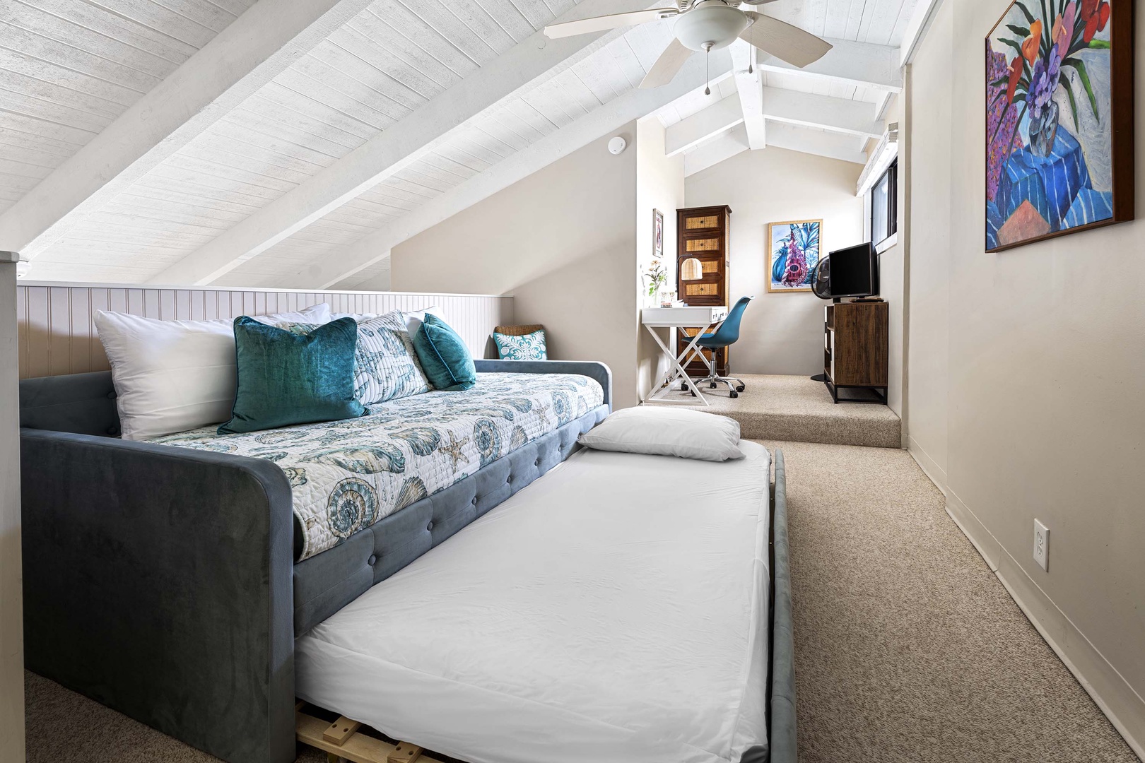 Kailua Kona Vacation Rentals, Kona Makai 6303 - Trundle bed, a cozy sleep solution upstairs offering comfort without compromising space.