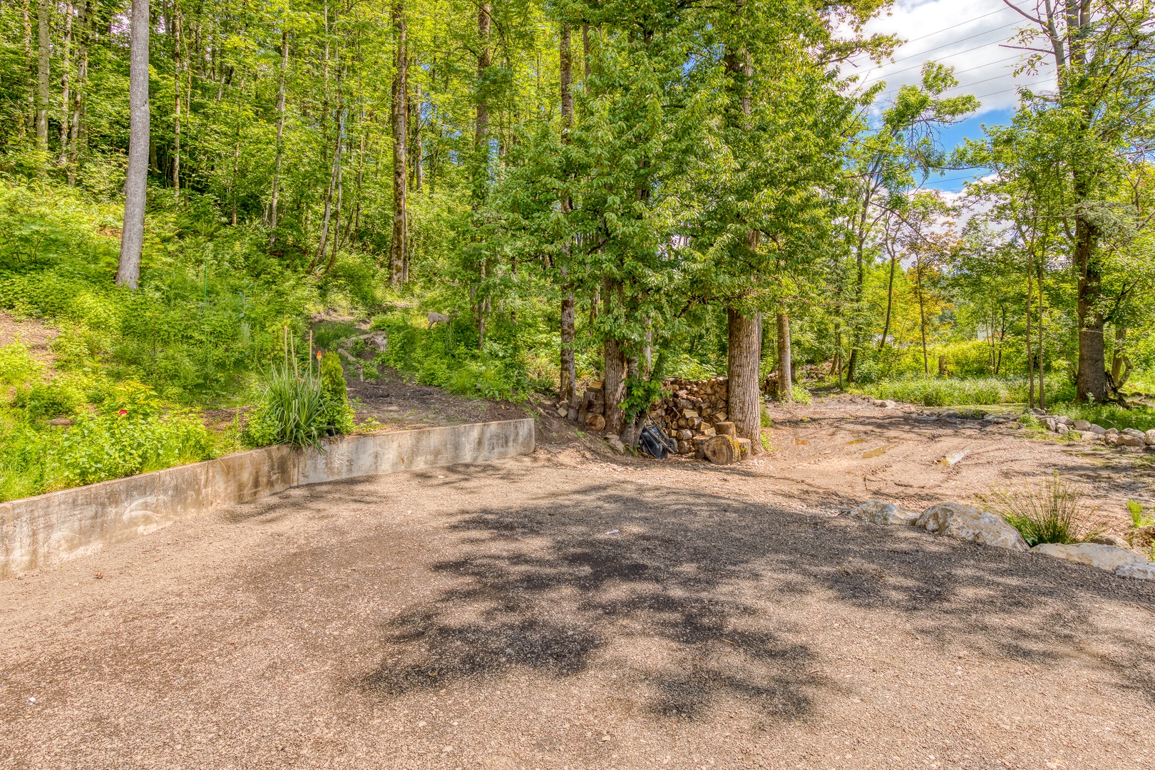 Clackamas Vacation Rentals, Duck Crossing - The home is surrounded by trees, offering seclusion