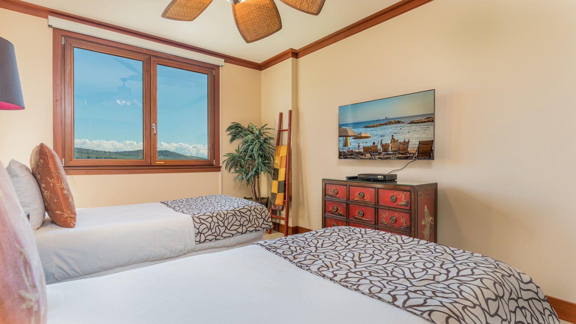 Kapolei Vacation Rentals, Ko Olina Beach Villas O905 - The third guest bedroom also features TV and storage space.