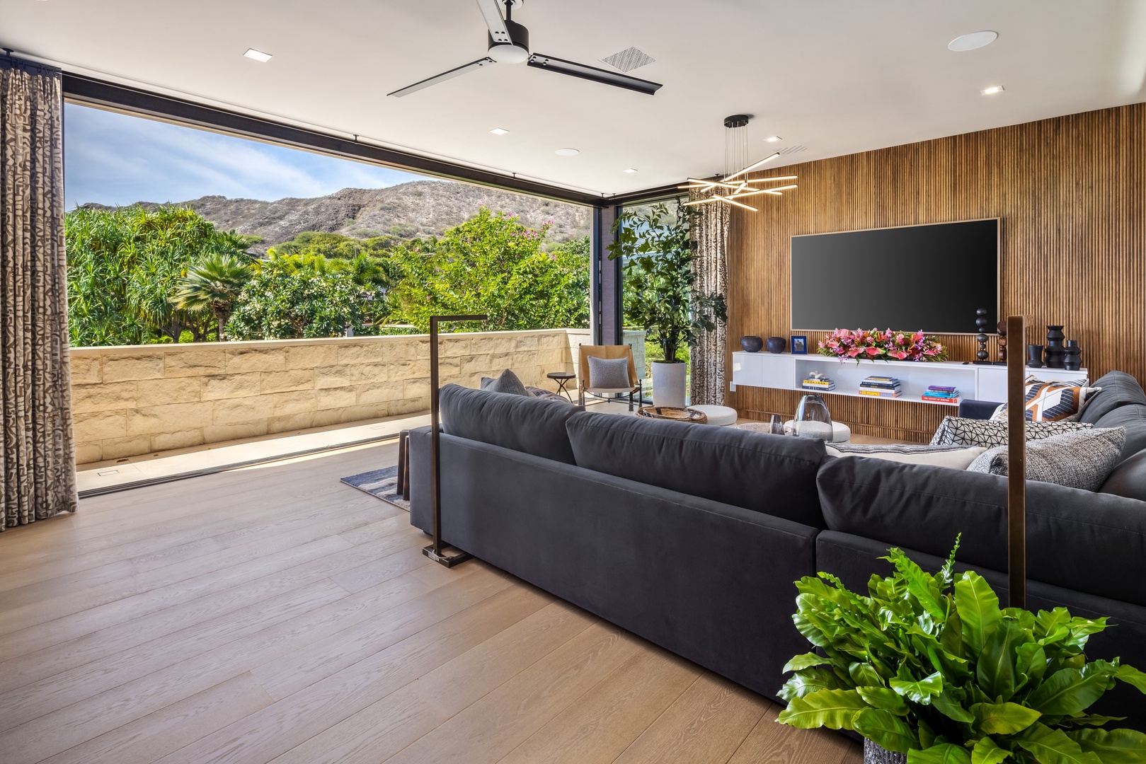 Honolulu Vacation Rentals, Diamond Head Grand Escape - Relax in the secondary lounge where glass doors frame lush mountain views for a tranquil retreat.