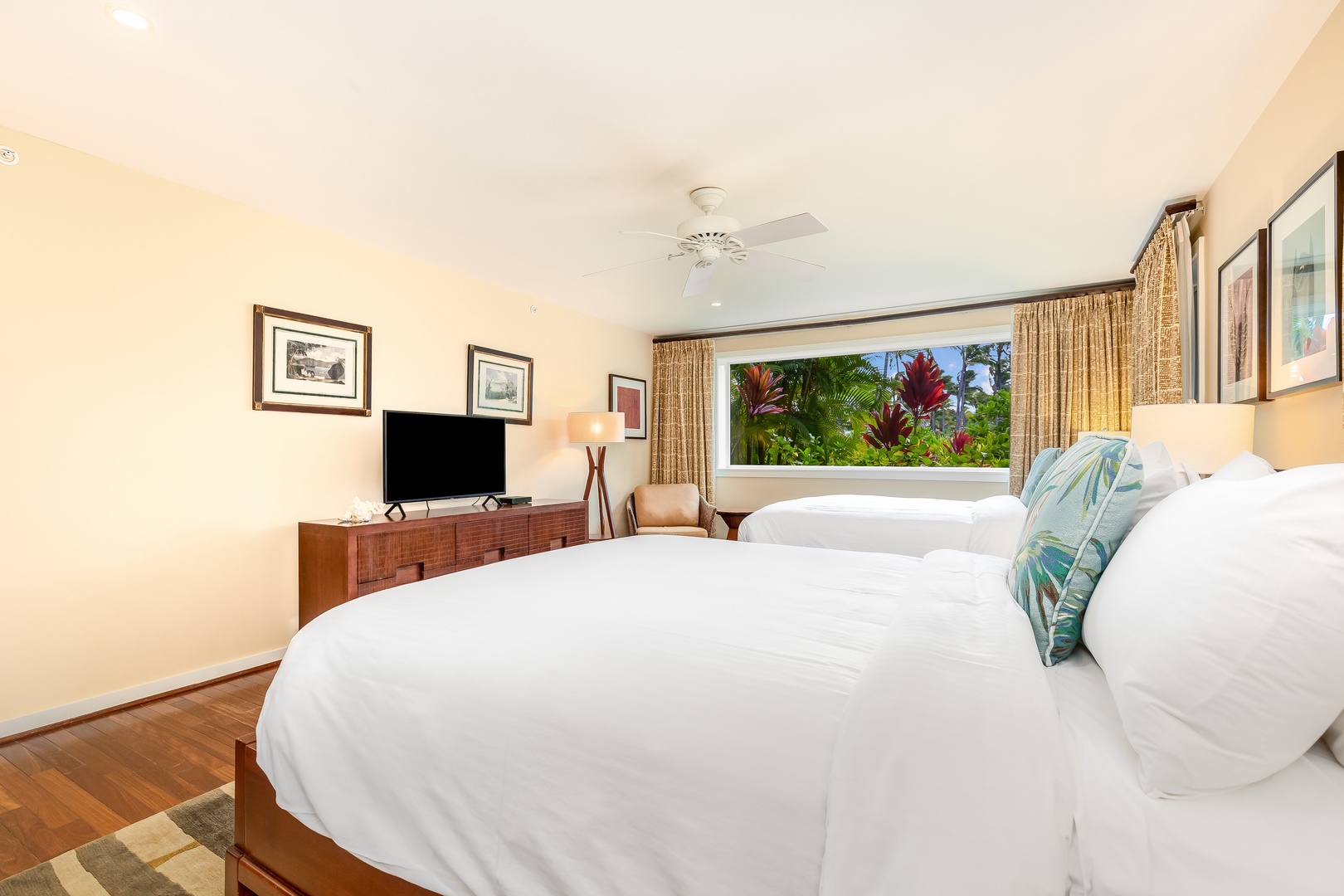 Kahuku Vacation Rentals, Turtle Bay Villas 101 - 2 Queen beds