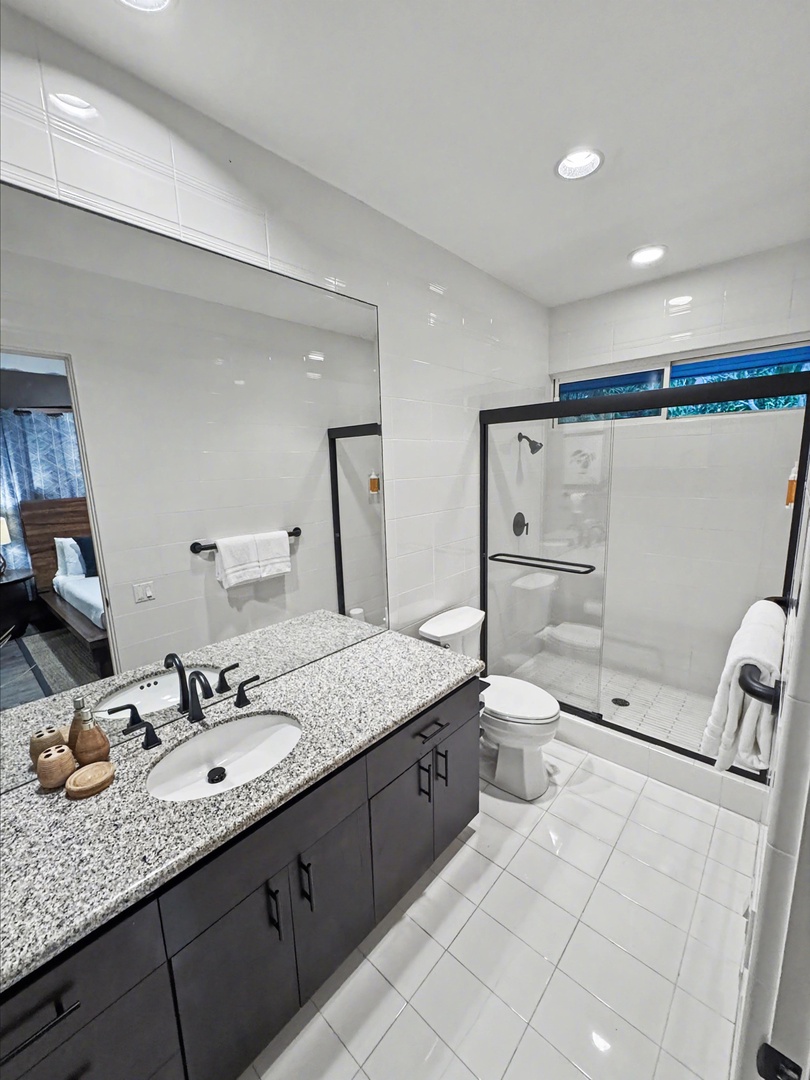 Kailua Kona Vacation Rentals, Hale Nai'a - Indulge in your pristine ensuite with granite counters, spacious walk-in shower, and elegant finishes that make your morning routine feel luxurious.