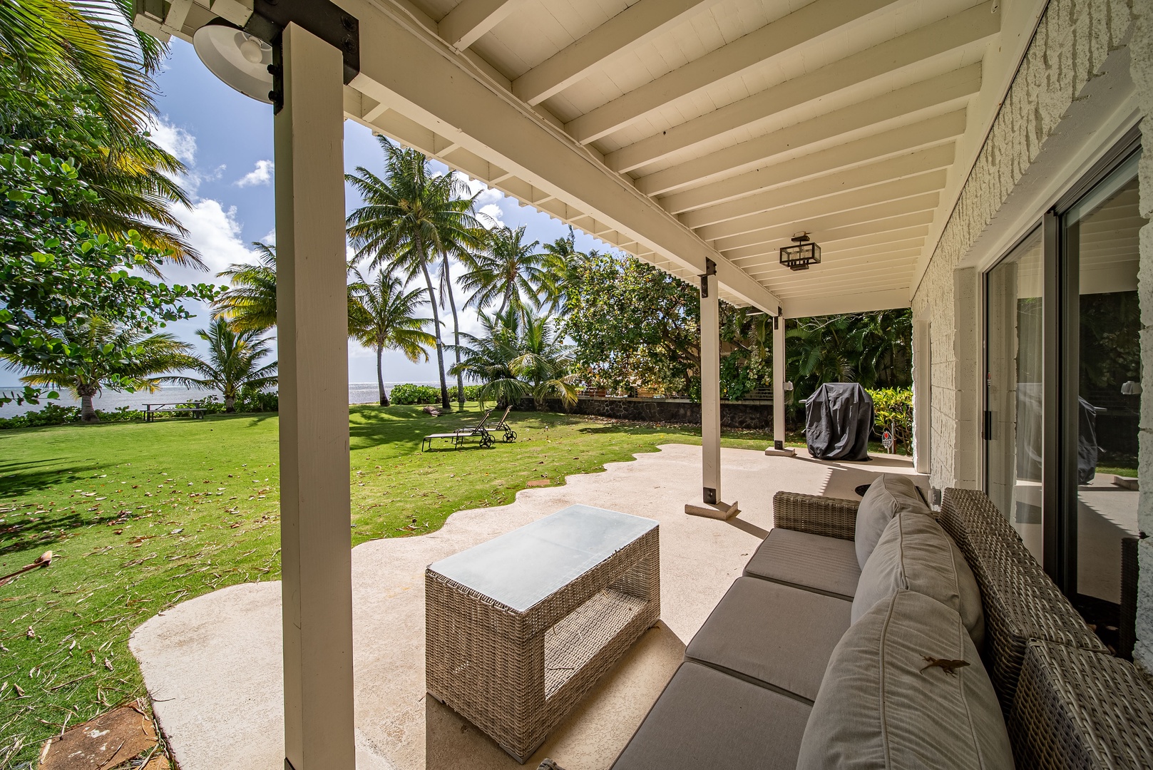 Honolulu Vacation Rentals, Honolulu Beachfront Retreat - Covered lanai with plush seating, perfect for sipping morning coffee or evening cocktails while taking in ocean breezes.