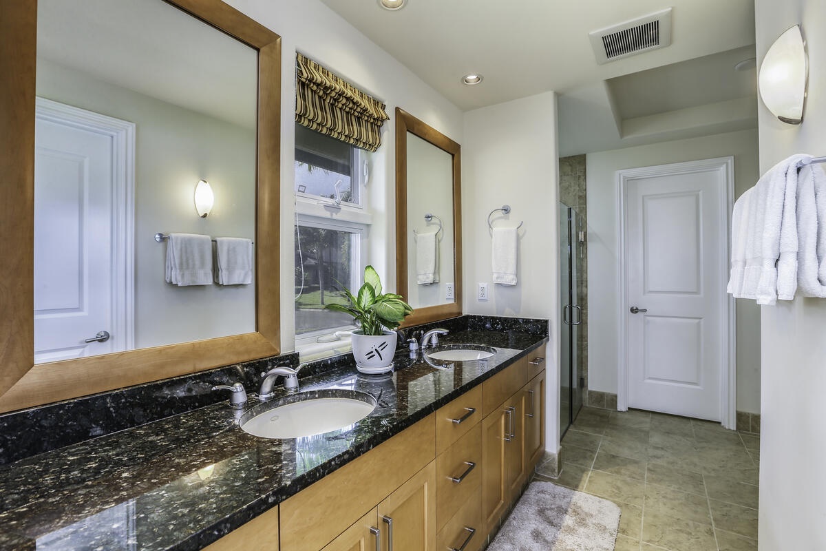 Princeville Vacation Rentals, Ho'onanea - Ensuite with jacuzzi tub