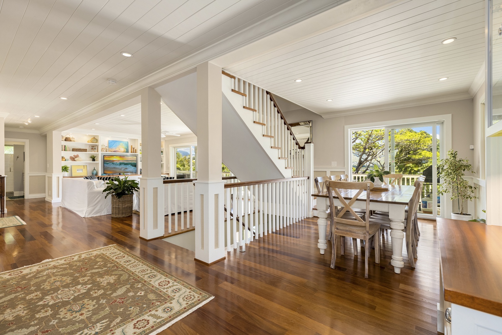 Honolulu Vacation Rentals, Hale Le'ahi - Open-concept living and dining with a view