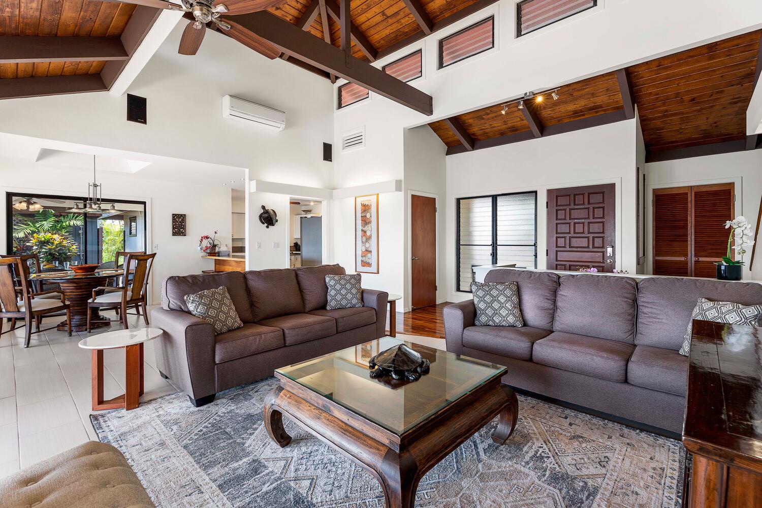 Kailua Kona Vacation Rentals, Kona Dreams - Seamless flow and connection between the living, dining and kitchen with an open concept floor plan.