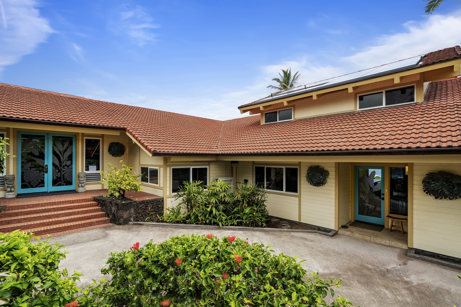 Kailua Kona Vacation Rentals, Hale Pua - View of both entries