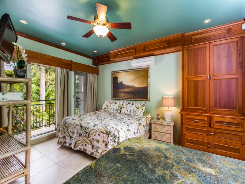 Haleiwa Vacation Rentals, Pipeline House (Oahu KC) - Private suite with king-size bed and lanai.