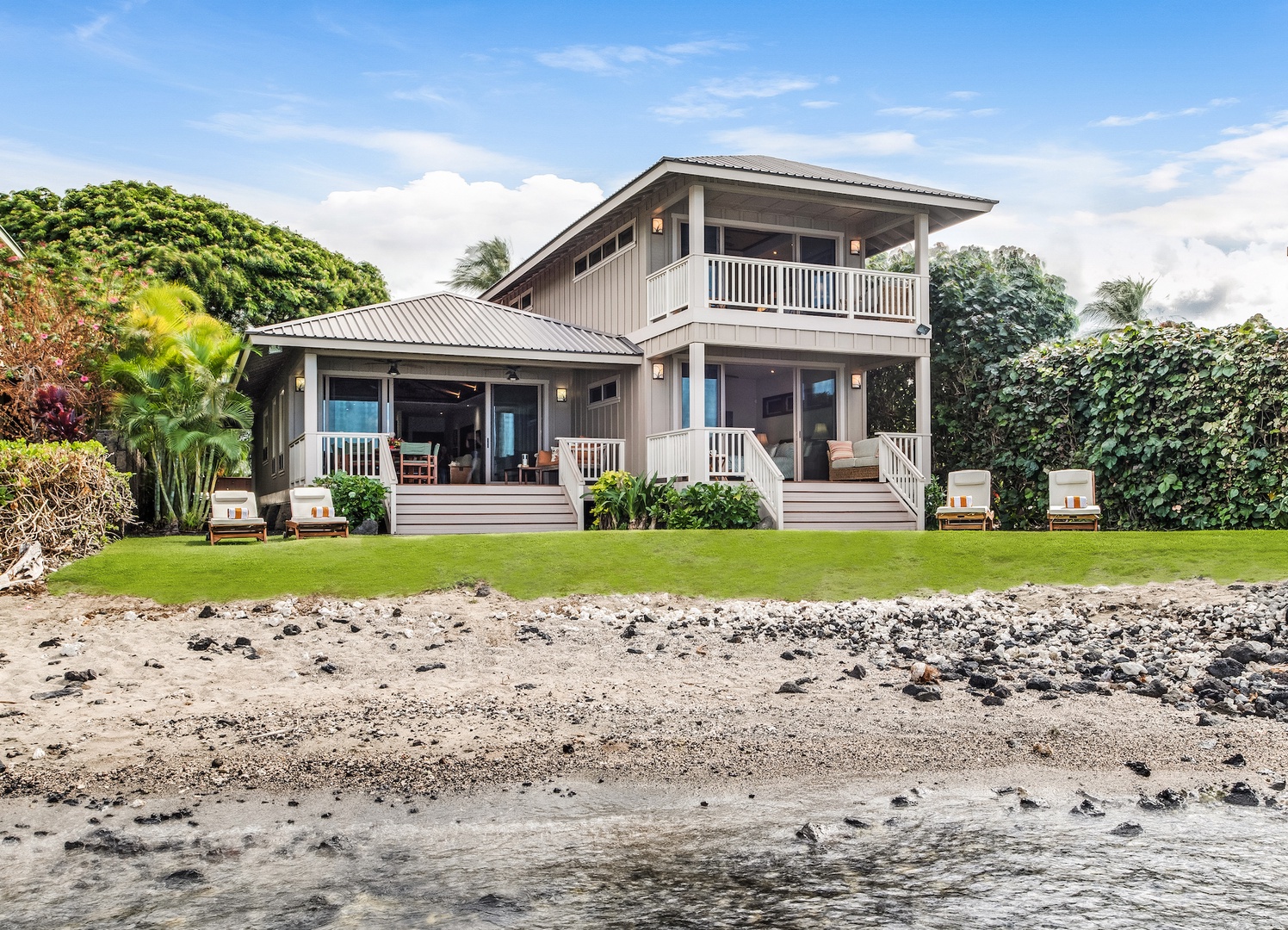 Kamuela Vacation Rentals, 3BD Estate Home at Puako Bay (10D) - Beachside Bungalow w/ an Easy Flow to the Beautiful Outdoors. Primary Bedroom Commands Entire Top Floor