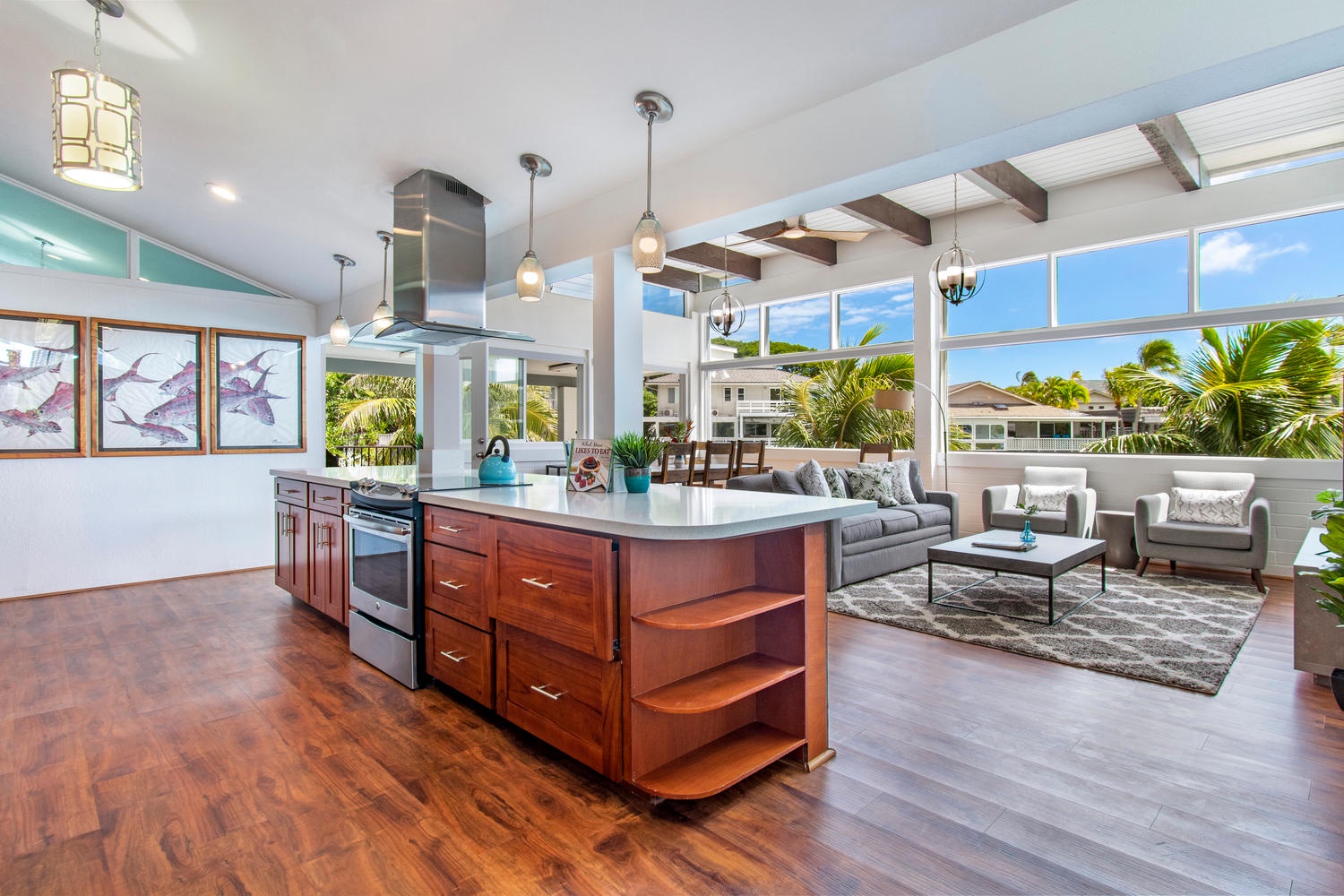 Honolulu Vacation Rentals, Holoholo Hale - The open living floor plan makes Holo Holo the perfect family gathering spot. This view is from the front door looking in!