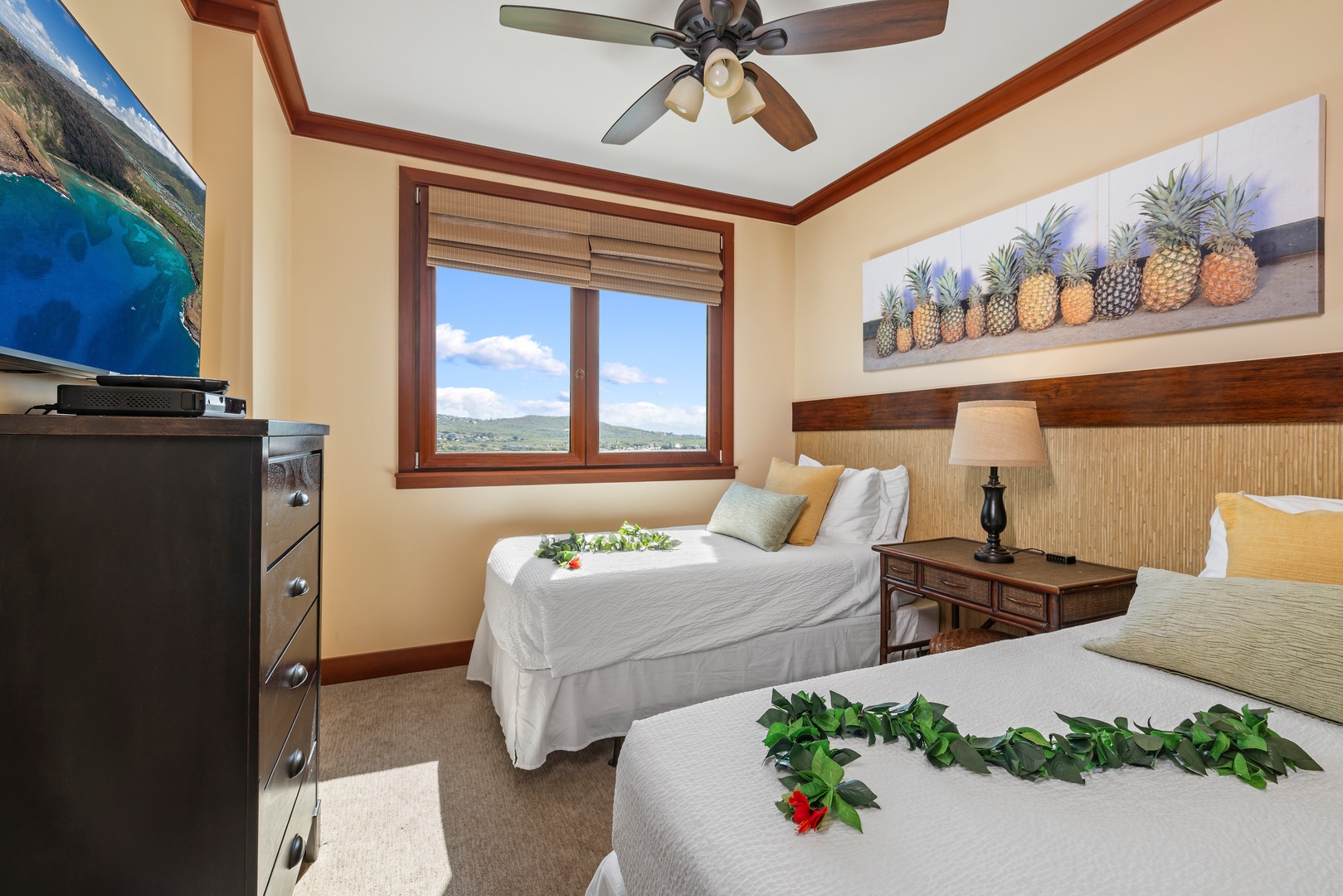 Second bedroom with twin beds that can be turned into a king upon request.