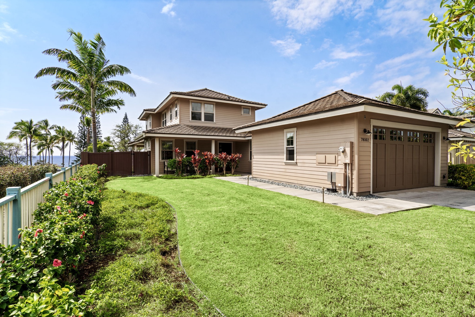 Kailua Kona Vacation Rentals, Holua Moana Hale - Plenty of parking space either in the garage or driveway