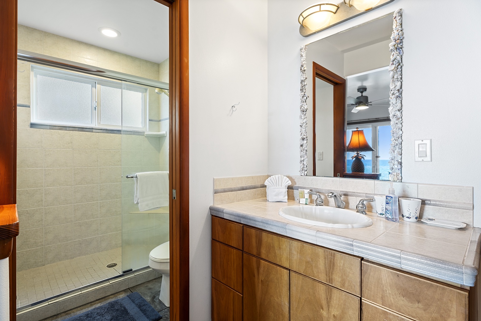 Kailua-Kona Vacation Rentals, Hale Kope Kai - Guest bedroom ensuite with walk in shower