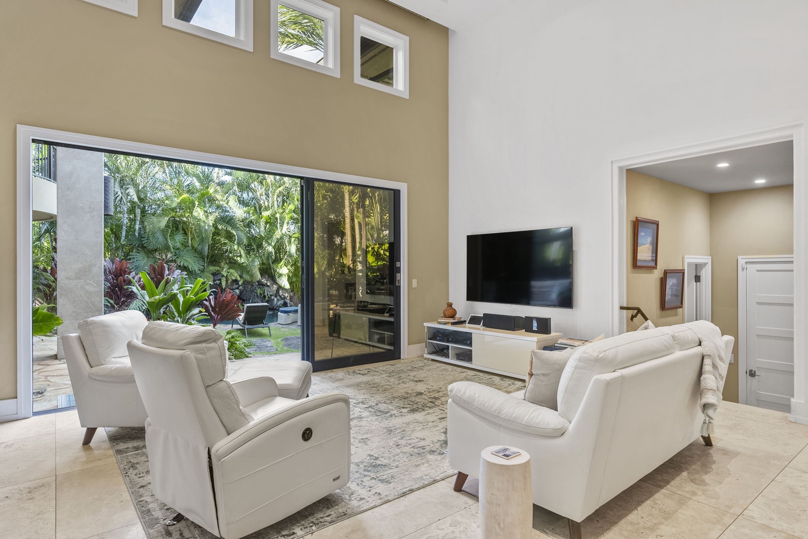 Honolulu Vacation Rentals, Pili Pono - Open-concept living area with comfortable seating and modern art.