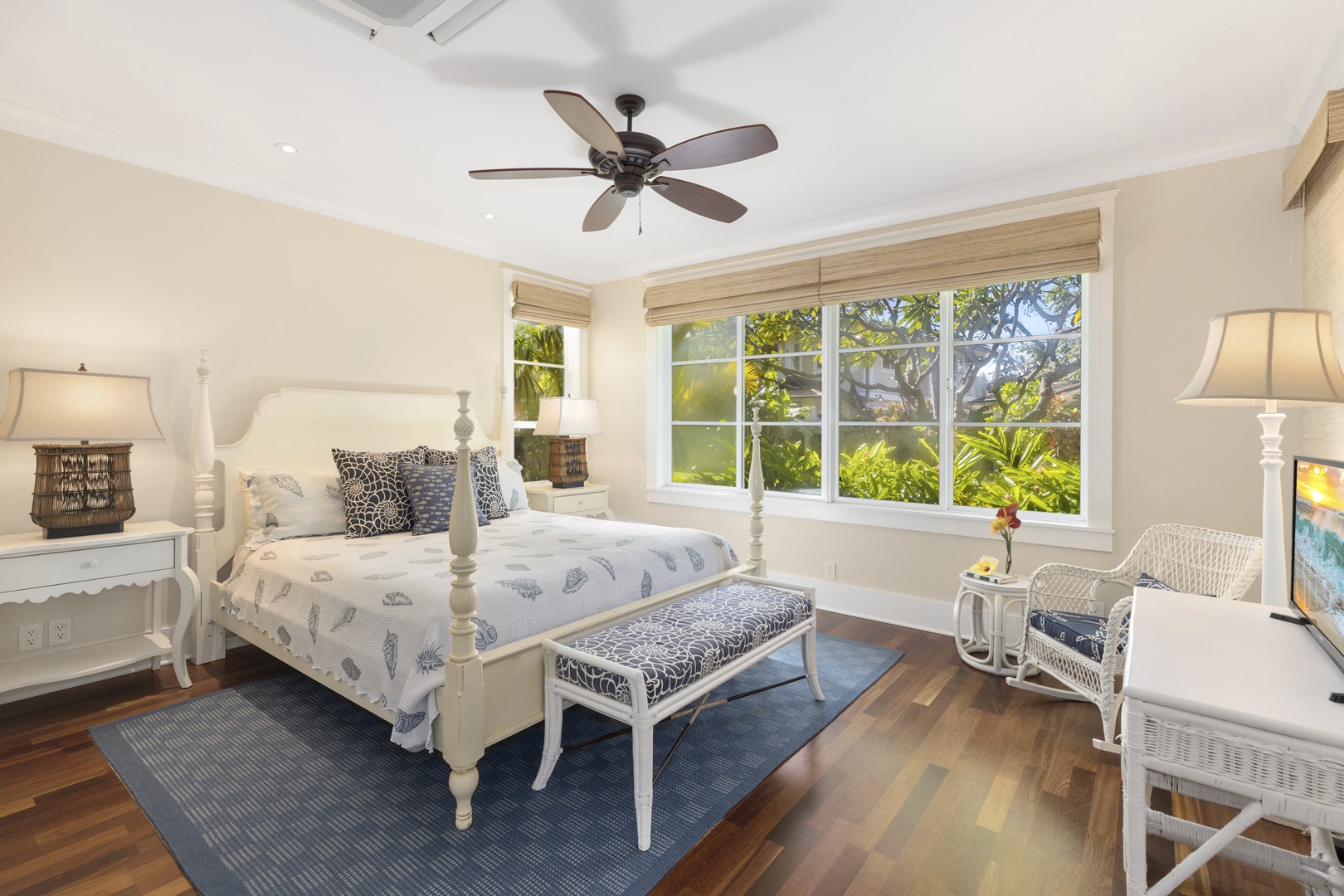Honolulu Vacation Rentals, Kahala Beachside Estate - Second downstairs bedroom - Seashell Suite