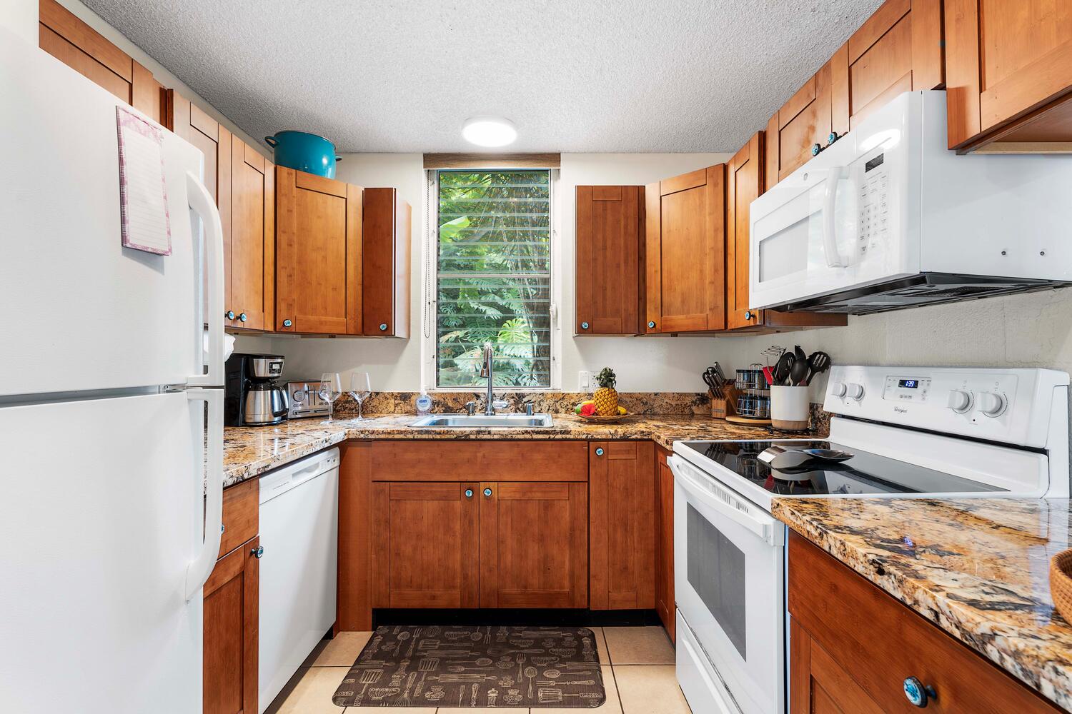 Kailua Kona Vacation Rentals, Keauhou Akahi 302 - Upgraded and fully equipped kitchen to cook your favorite meal.