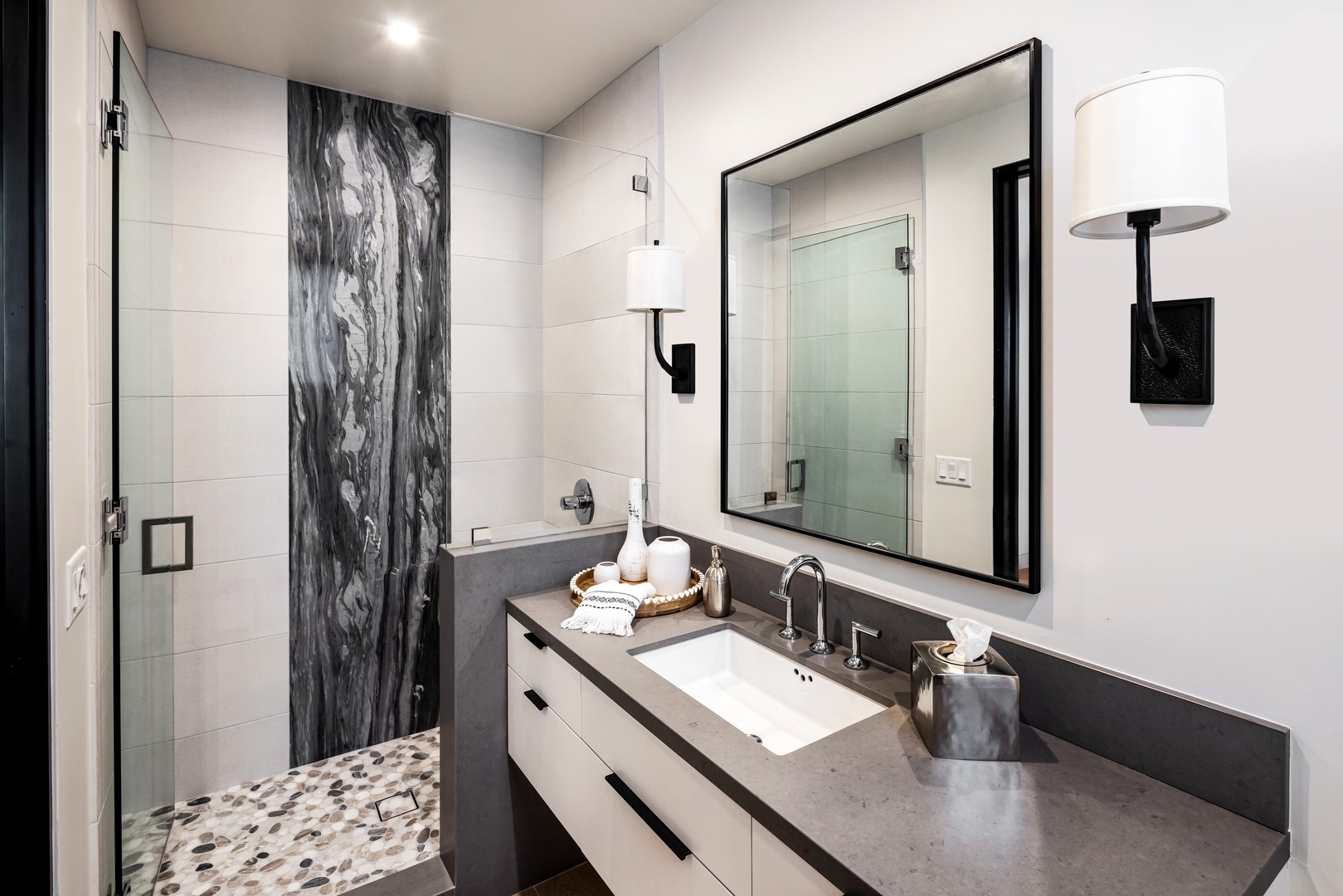 Honolulu Vacation Rentals, Diamond Head Grand Escape - A double vanity, contemporary design, and walk-in shower provide comfort and convenience.