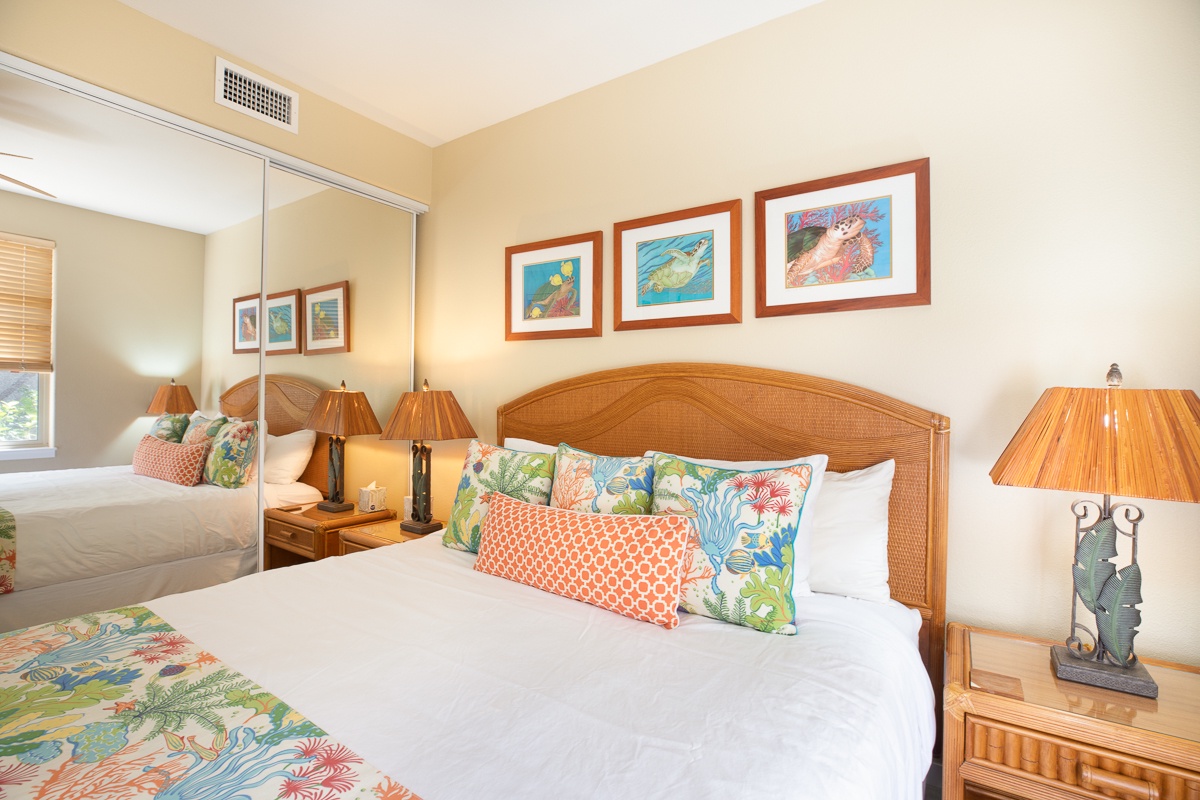 Kamuela Vacation Rentals, Mauna Lani Golf Villas C1 - Tasty decor in the Primary downstairs bedroom with ensuite bathroom