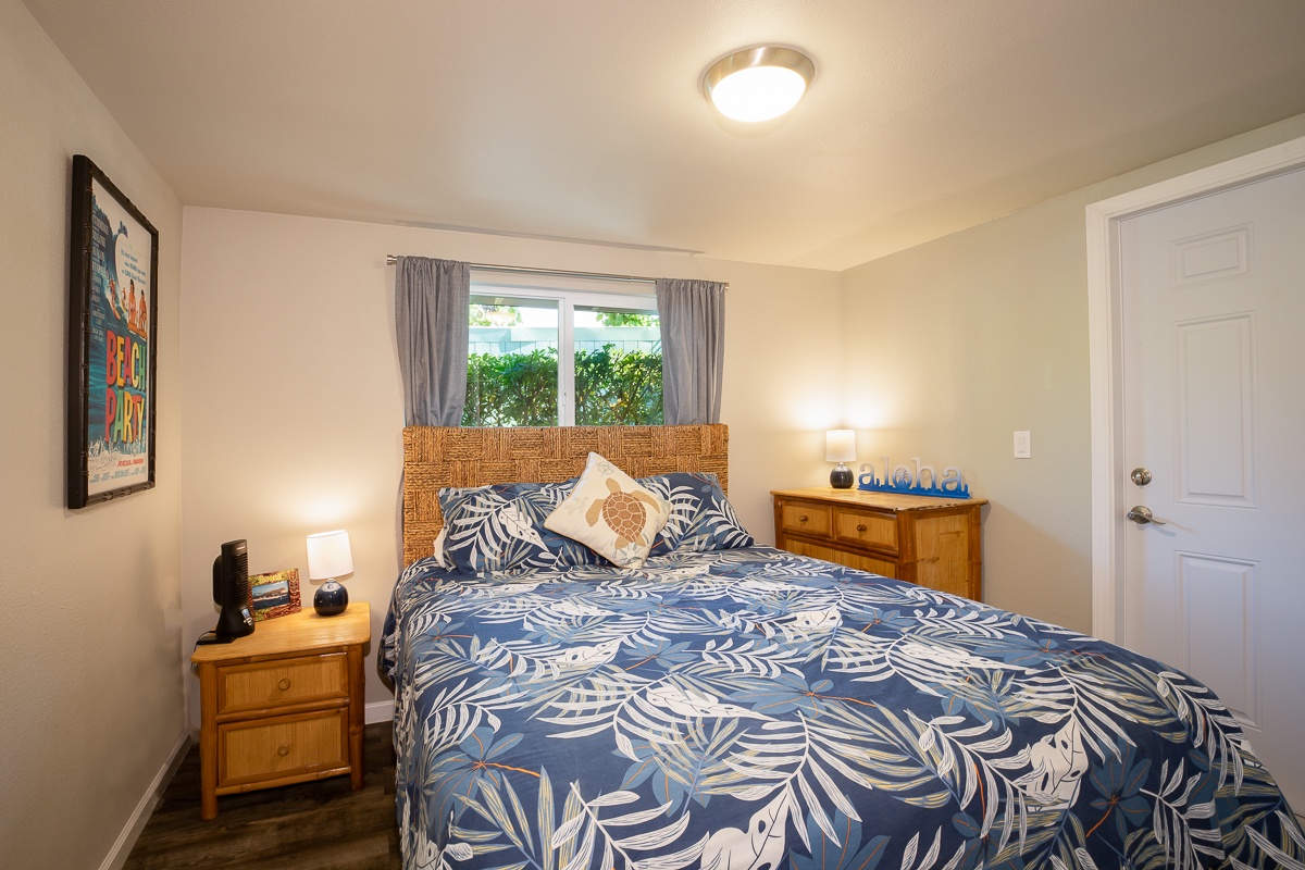 Kailua Kona Vacation Rentals, Honl's Beach Hale (Big Island) - Third Bedroom with Queen bed