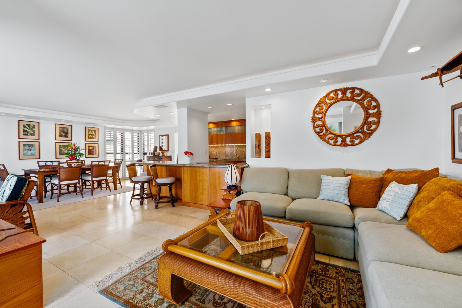 Honolulu Vacation Rentals, Kaimana Views - Bright and inviting living space with stylish decor and ocean views, creating a relaxing ambiance for your stay.