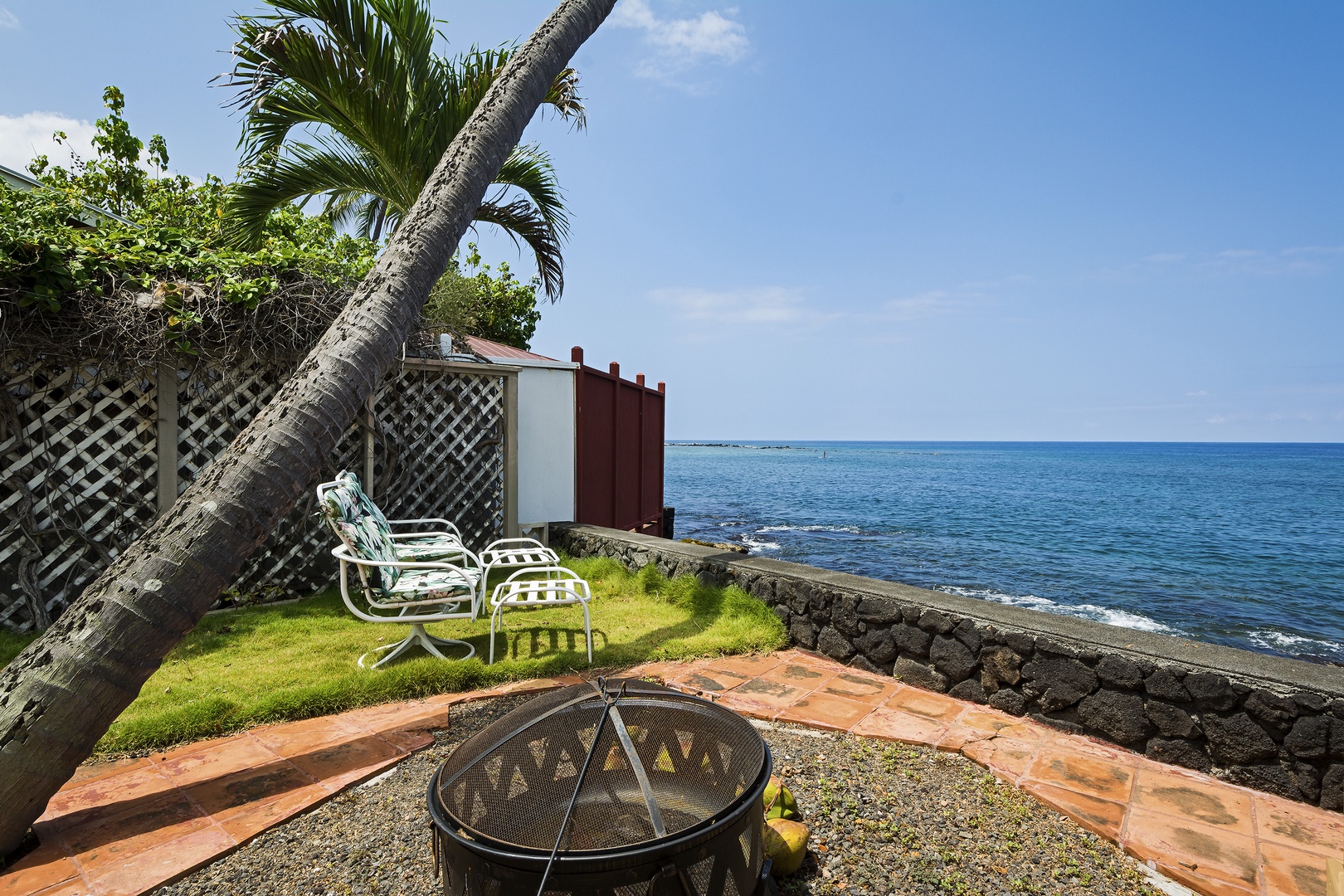 Kailua Kona Vacation Rentals, The Cottage - Small fire pit for our guests careful enjoyment