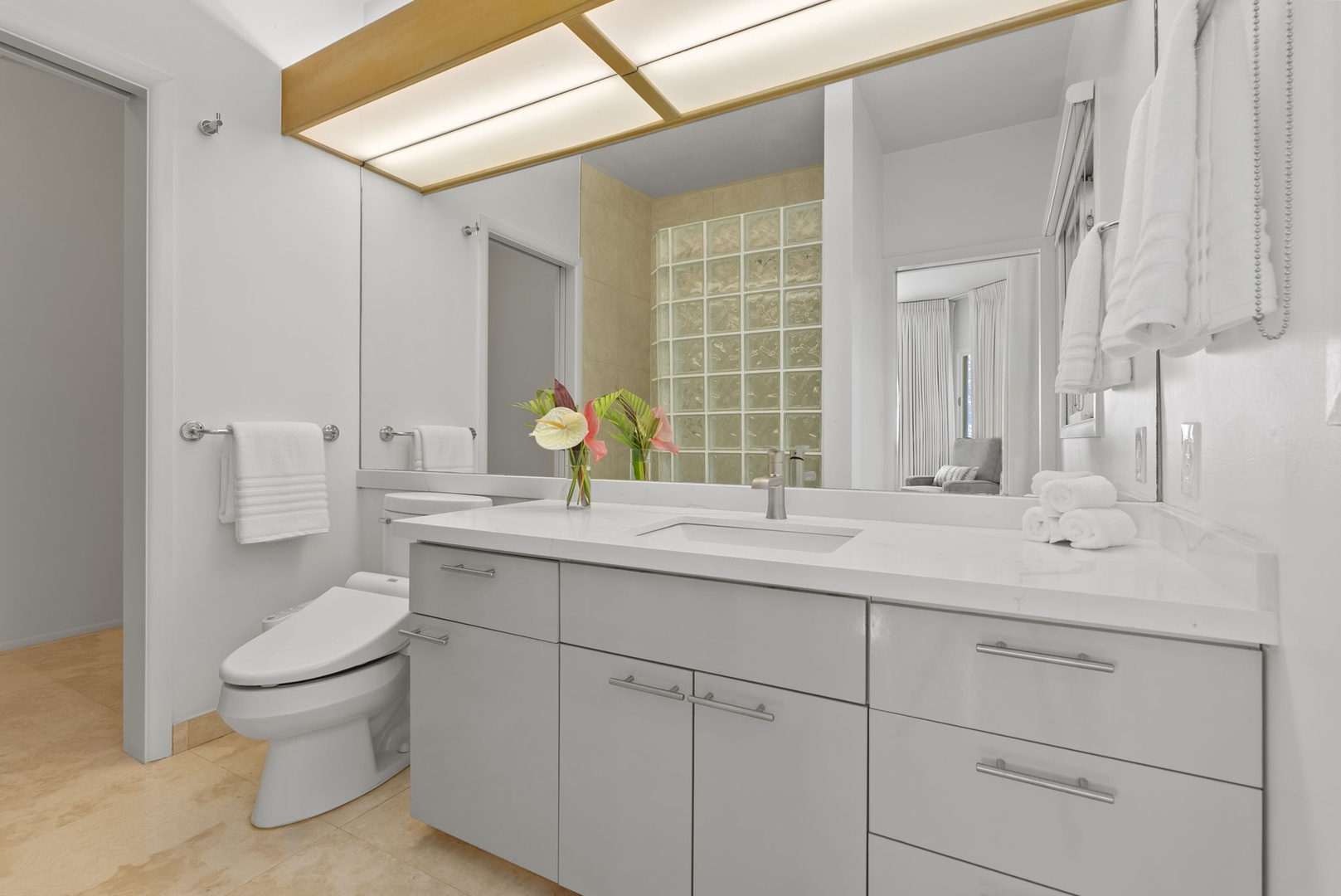 Honolulu Vacation Rentals, Paradise Beach Estate - Contemporary fixtures and custom lighting create a polished and functional space for your daily rituals.