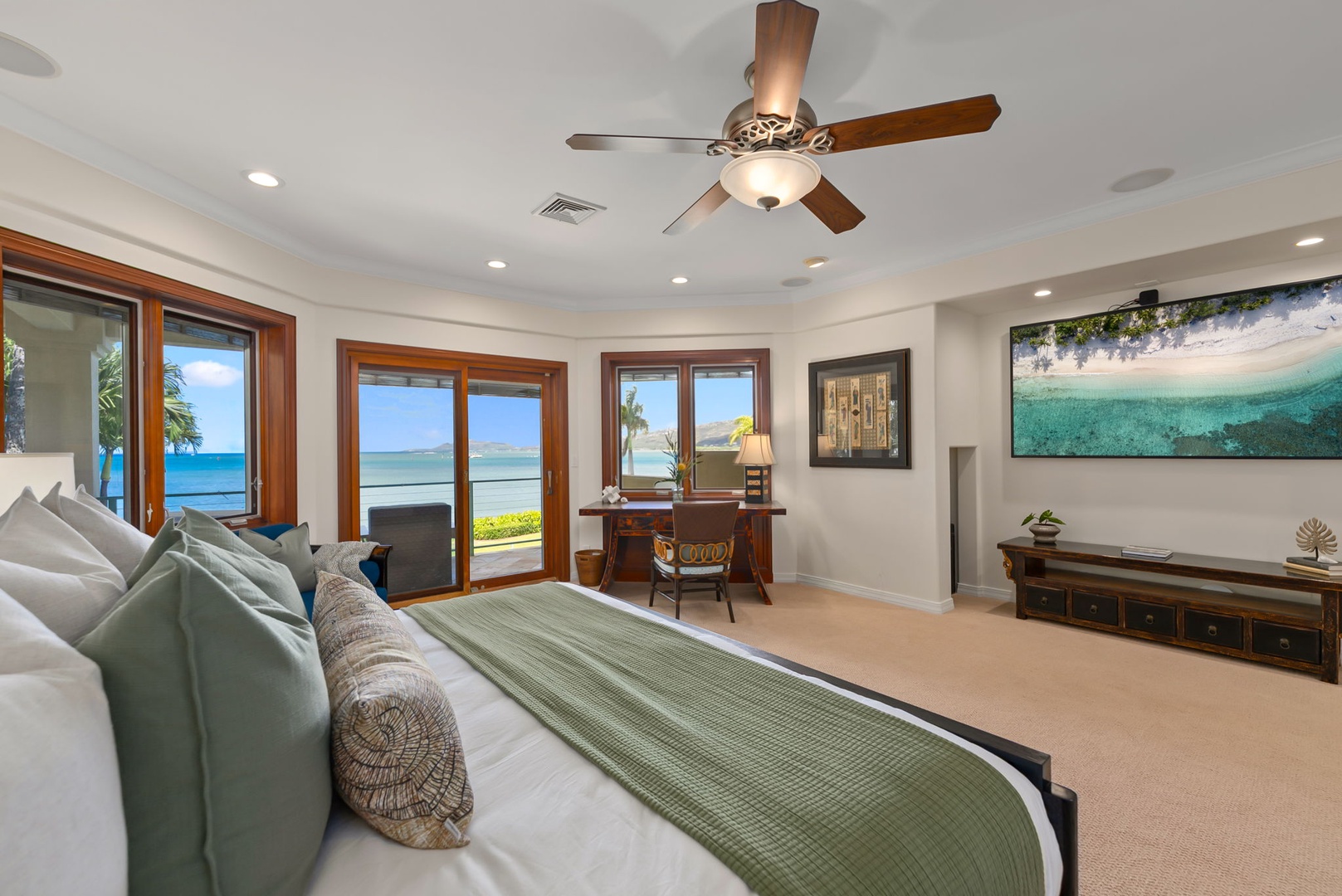 Honolulu Vacation Rentals, Maunalua Estate - Start each day with panoramic shoreline views and direct access to the beauty just outside.