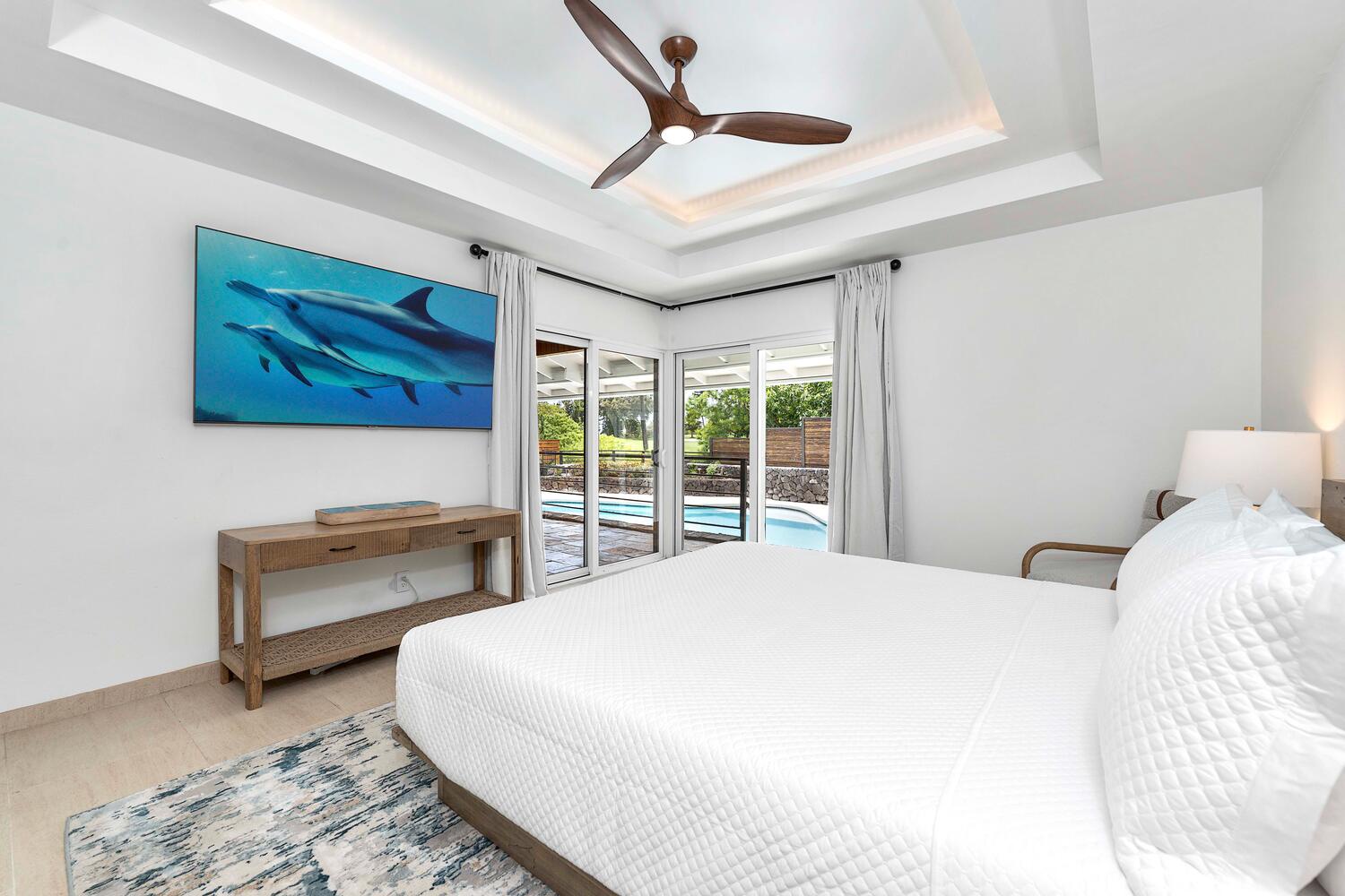 Kailua Kona Vacation Rentals, Manukai Hale - Relax in the primary bedroom with split AC, ensuite bathroom, TV and ceiling fan.