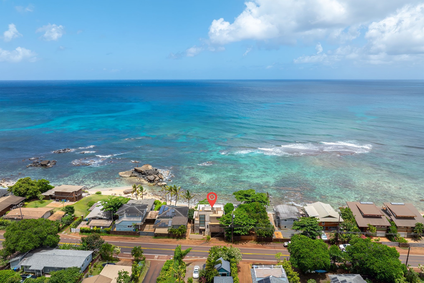 Haleiwa Vacation Rentals, HaleGator - Experience panoramic Pacific vistas from this exceptional beachfront setting near Haleiwa and Alligator Rock.