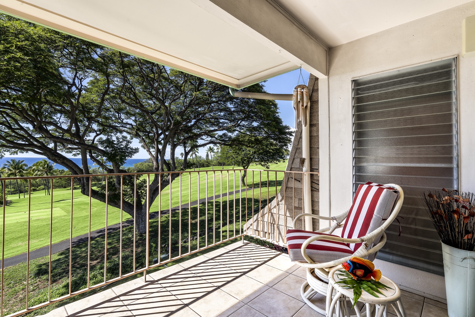 Kailua Kona Vacation Rentals, Keauhou Akahi 312 - Additional Lanai seating with Ocean views