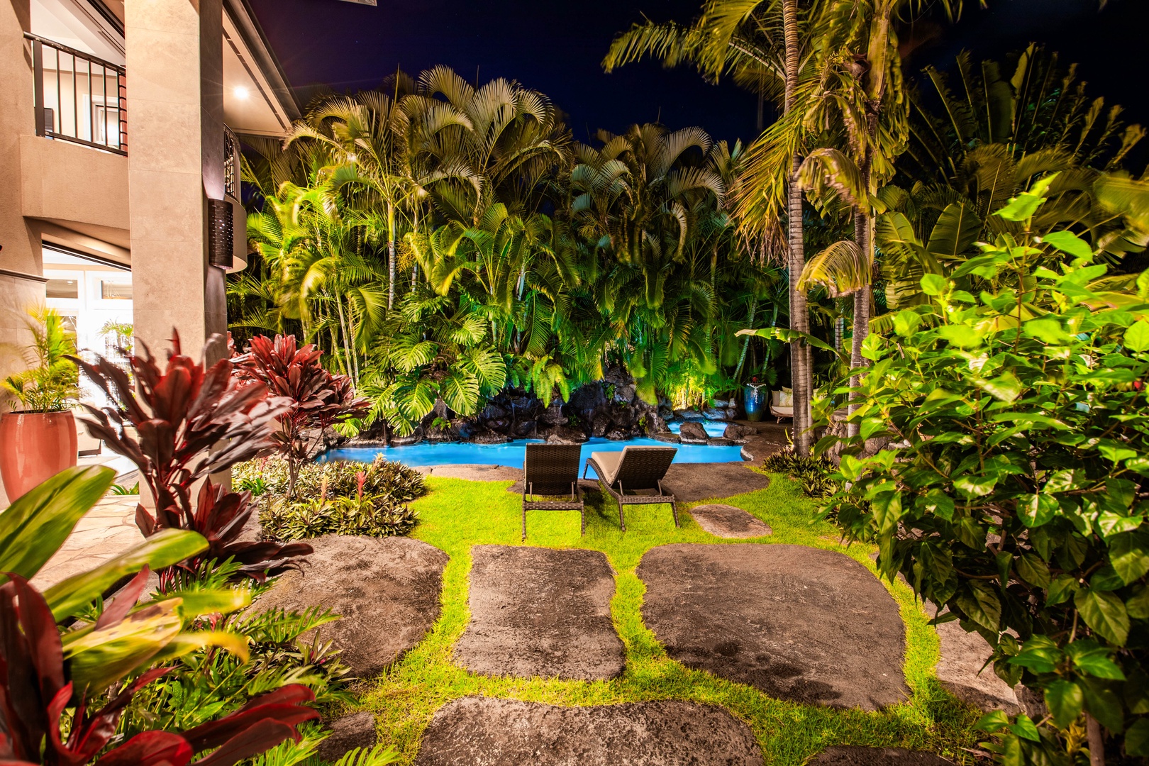 Honolulu Vacation Rentals, Pili Pono - Stepping stones lead to a glowing evening spa retreat.