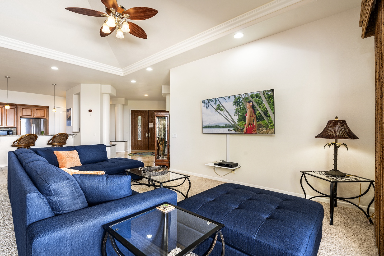 Kailua Kona Vacation Rentals, Piko Nani - Watch your favorite shows on the smart TV