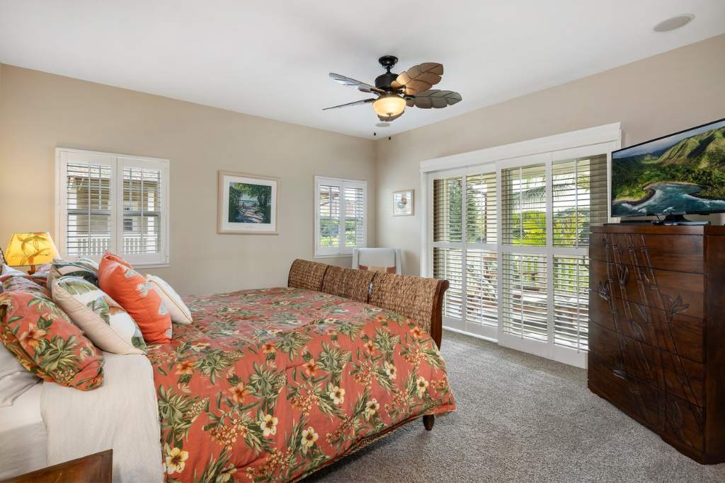 Kapolei Vacation Rentals, Coconut Plantation 1086-1 - The primary guest bedroom with access to the lanai.