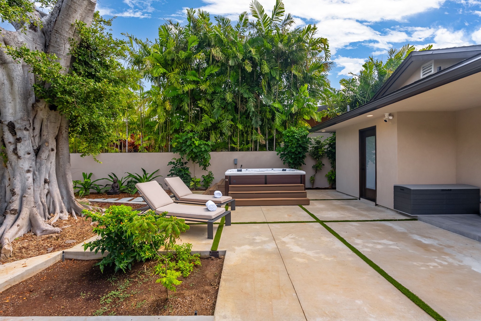 Honolulu Vacation Rentals, Kahala Zen - Relax in your private backyard oasis with a hot tub and lush tropical surroundings